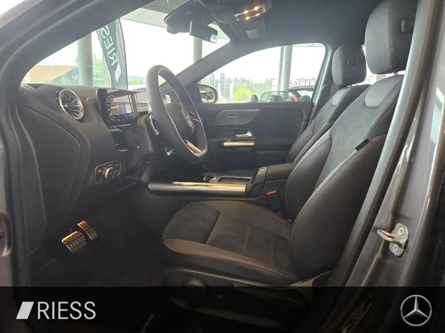 Mercedes-Benz GLA 180 Grau - 2