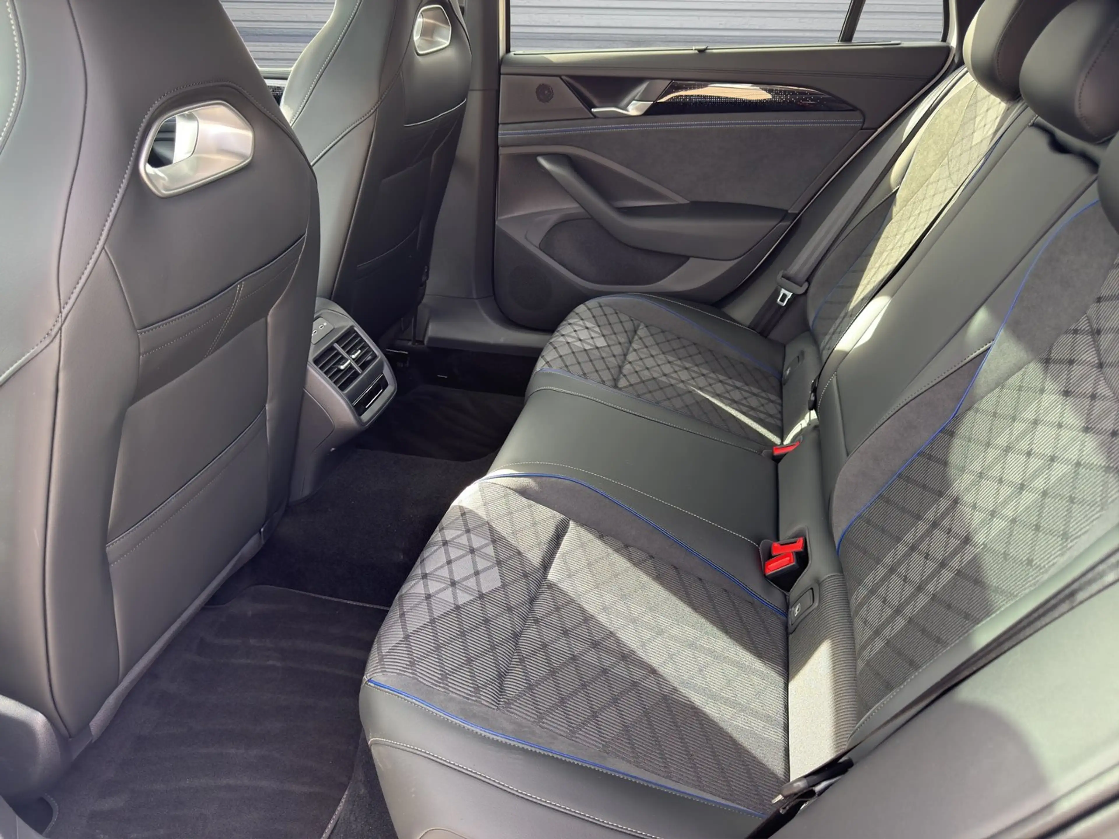 Volkswagen Passat Variant Sport eHybrid 150kW — photo 9