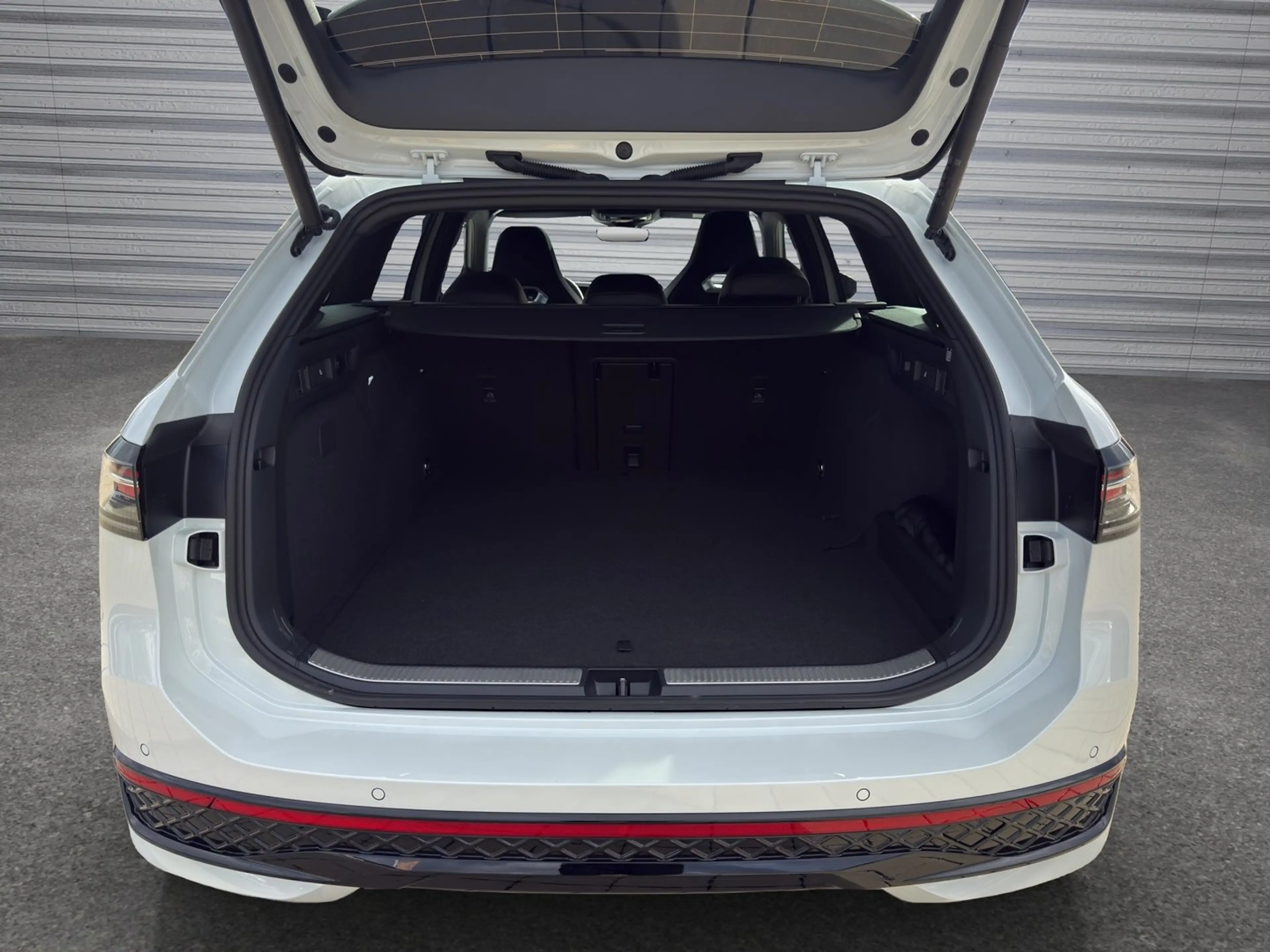 Volkswagen Passat Variant Sport eHybrid 150kW — photo 13