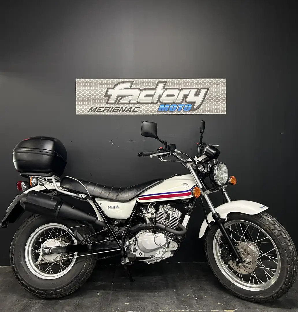 Suzuki VanVan 125 Blanco - 1