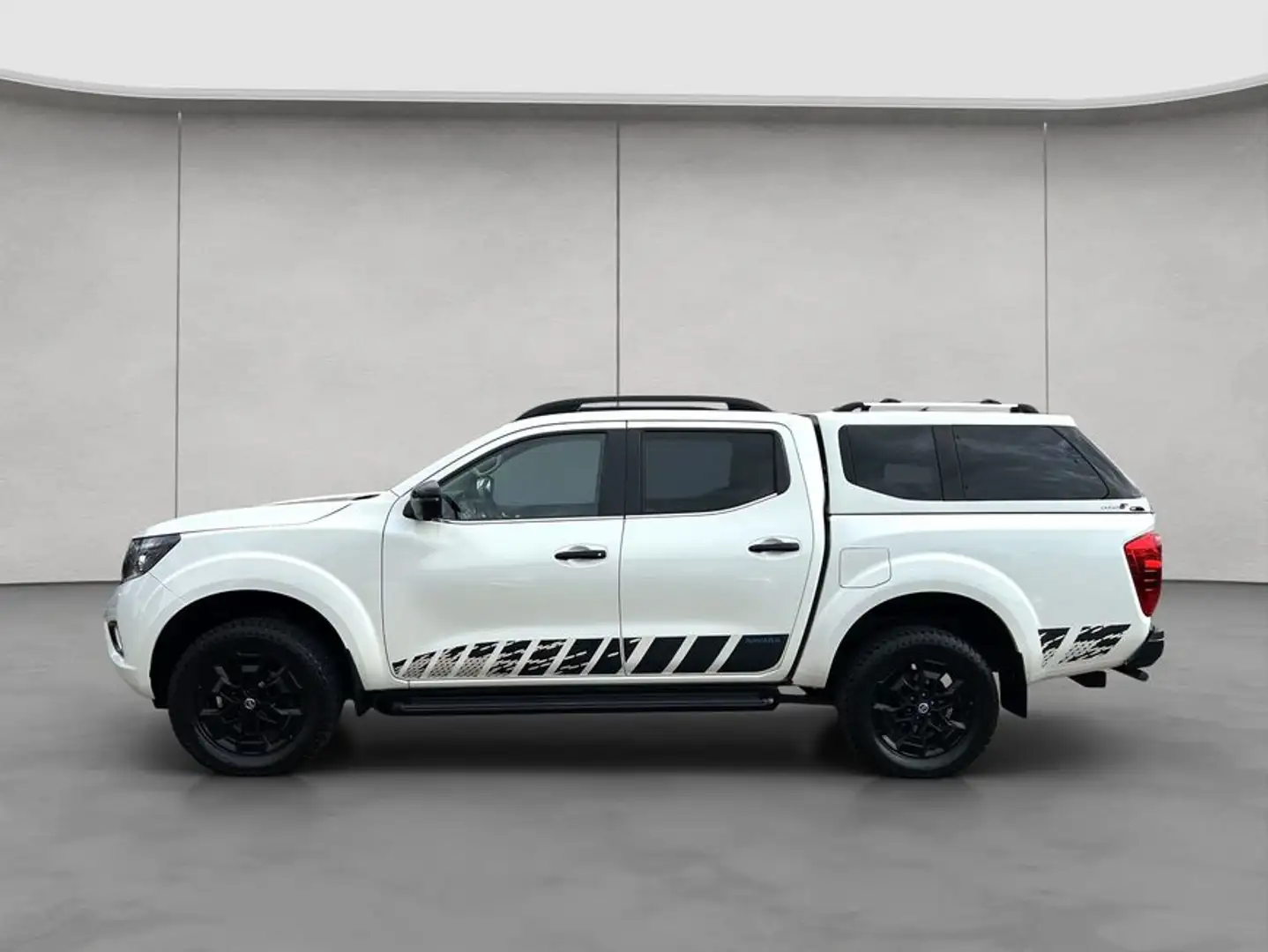 Nissan Navara 2.3 DC 4x4 Autm. Tekna Weiß - 2