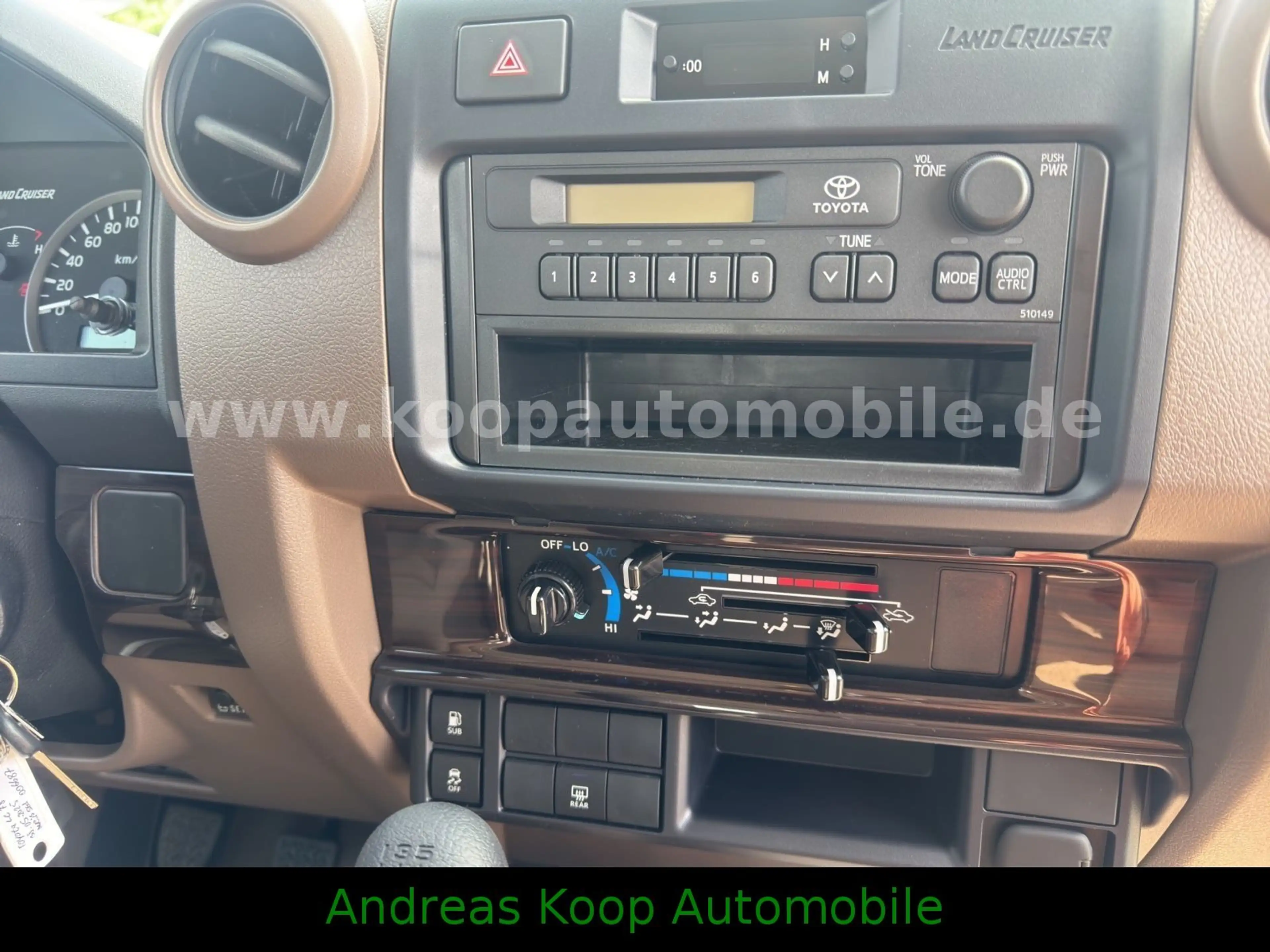 Toyota Land Cruiser GRJ 78 4,0i V6 STD 40th 2x90 SOFORT — photo 7