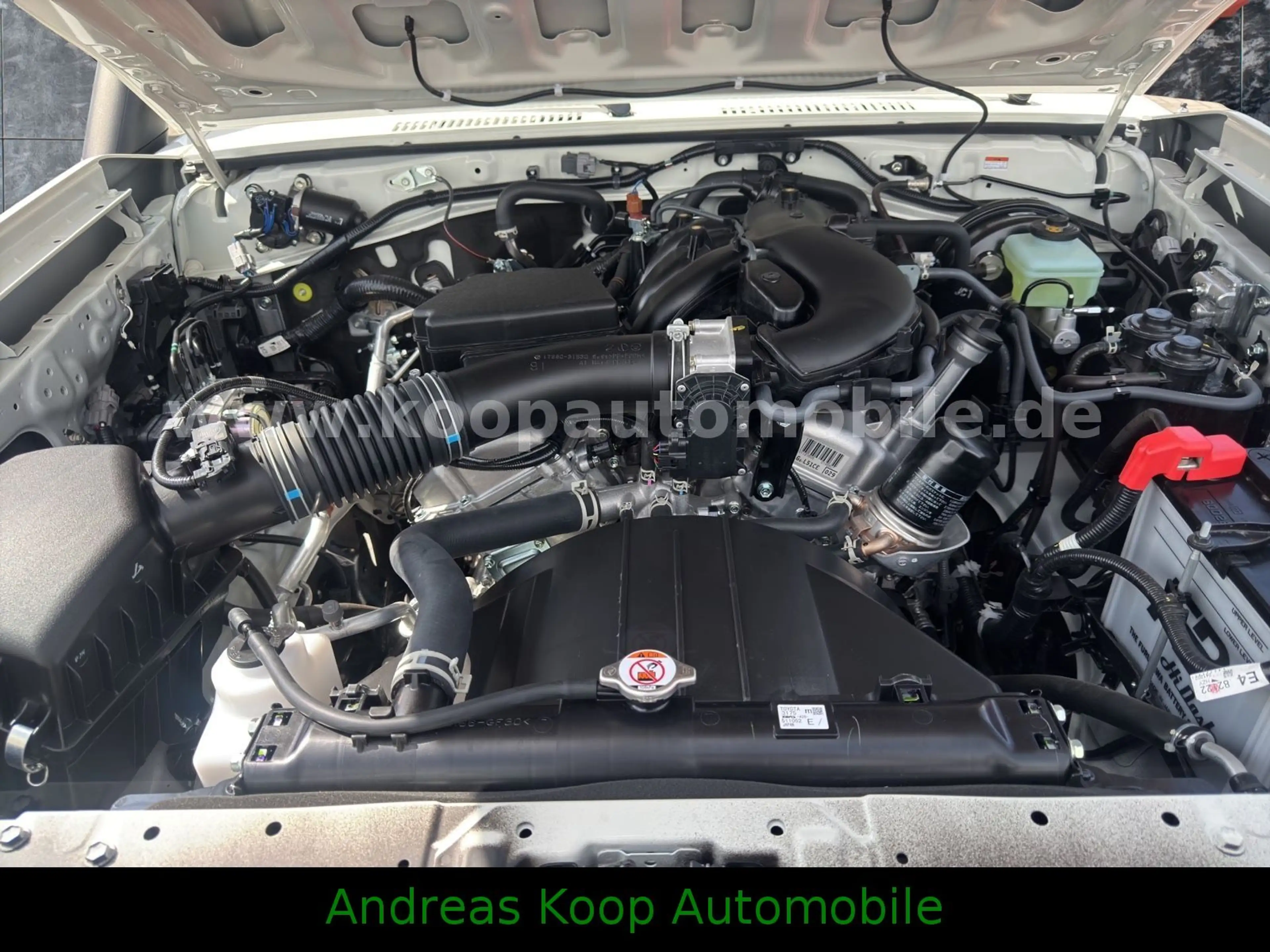 Toyota Land Cruiser GRJ 78 4,0i V6 STD 40th 2x90 SOFORT — photo 13