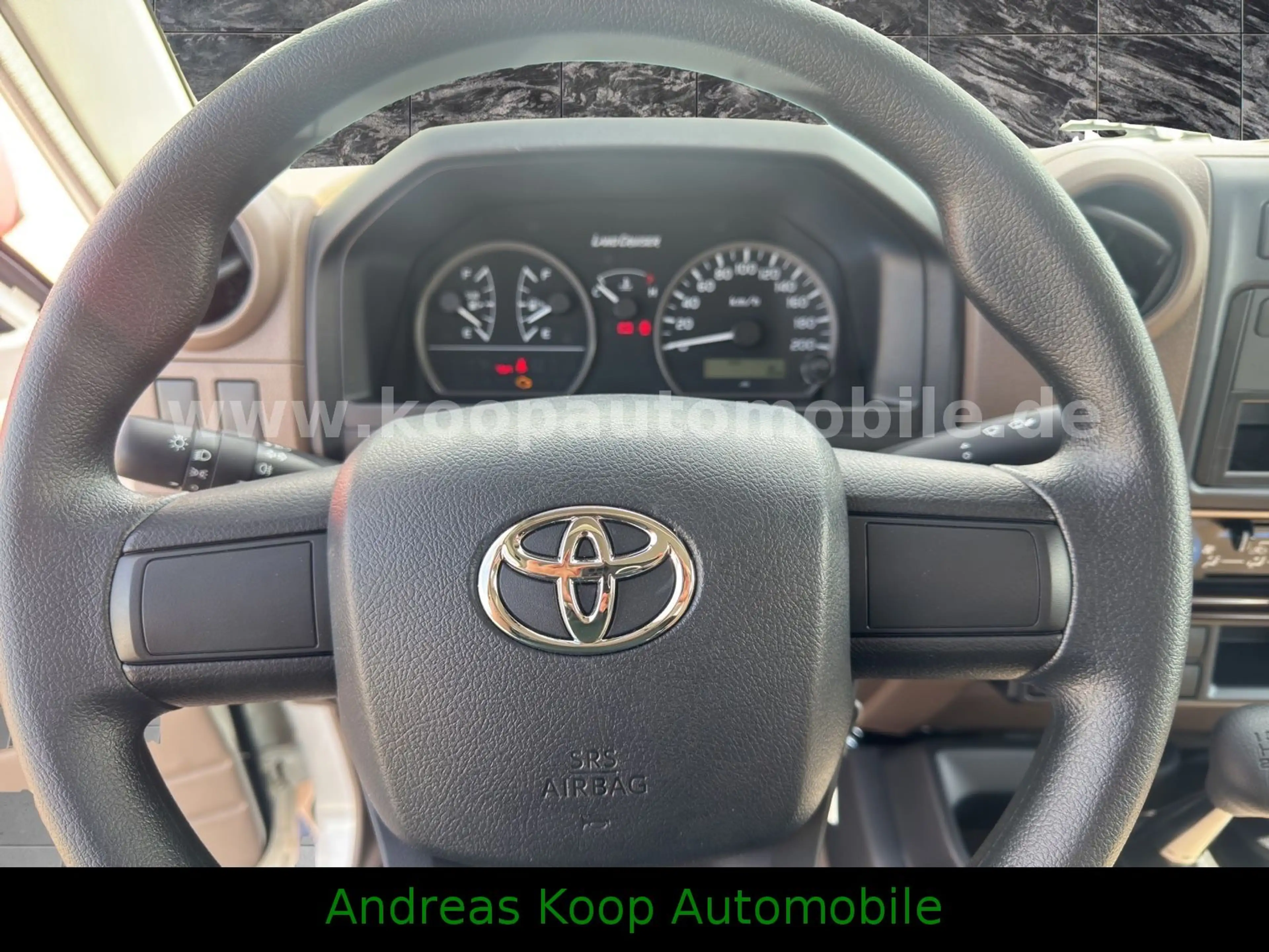 Toyota Land Cruiser GRJ 78 4,0i V6 STD 40th 2x90 SOFORT — photo 11