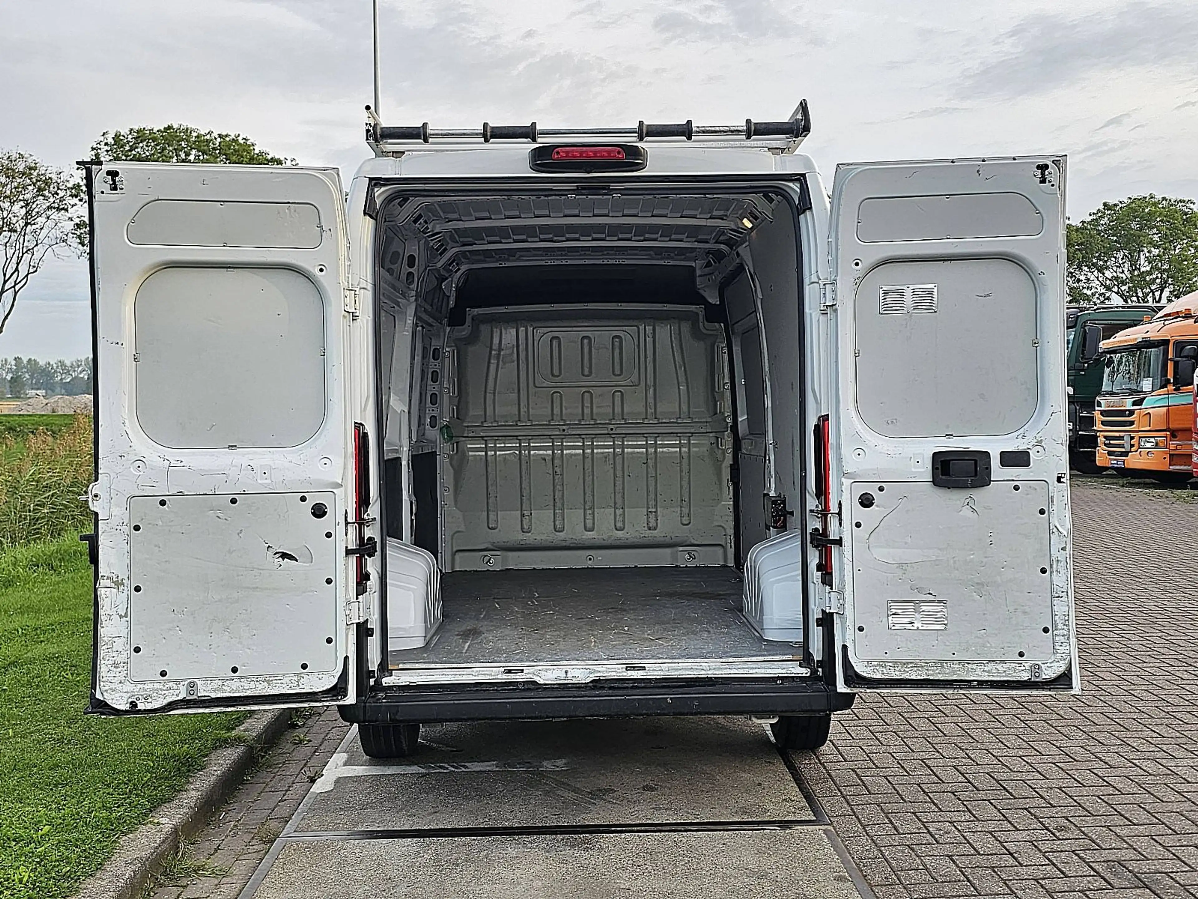 Citroen Jumper 2.2 BHDI 120 L2H2 — photo 14