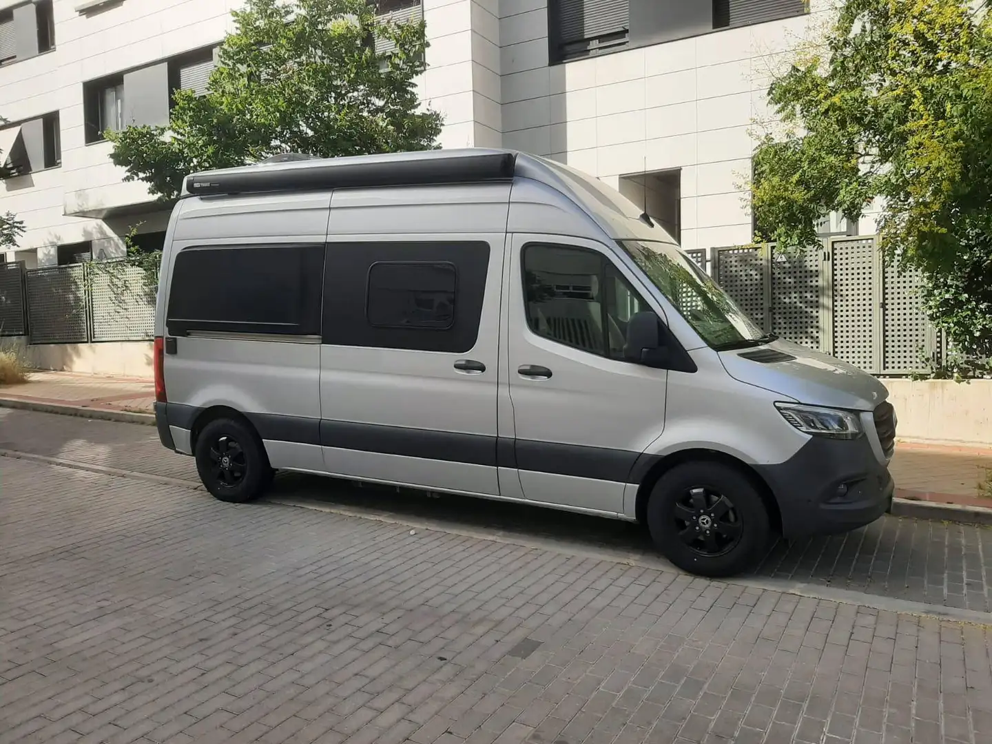 Mercedes-Benz Sprinter Mercedes Sprinter Camperizada Maite MTR10 – 150 CV Automática – 4 plazas – FULL EQUIP Plateado - 1