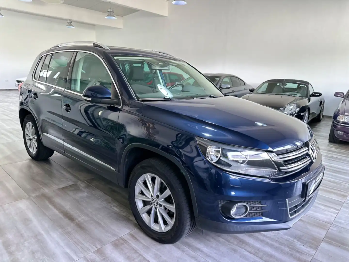 Volkswagen Tiguan Sport & Style *AHK*SHZ*PDC*Navi*1.Hand* Bleu - 2