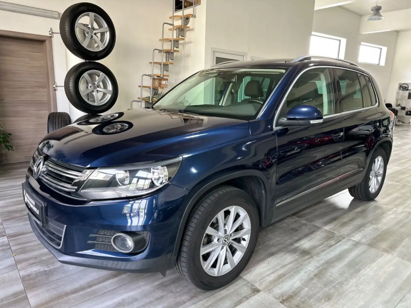 Volkswagen Tiguan Sport & Style *AHK*SHZ*PDC*Navi*1.Hand* Bleu - 1