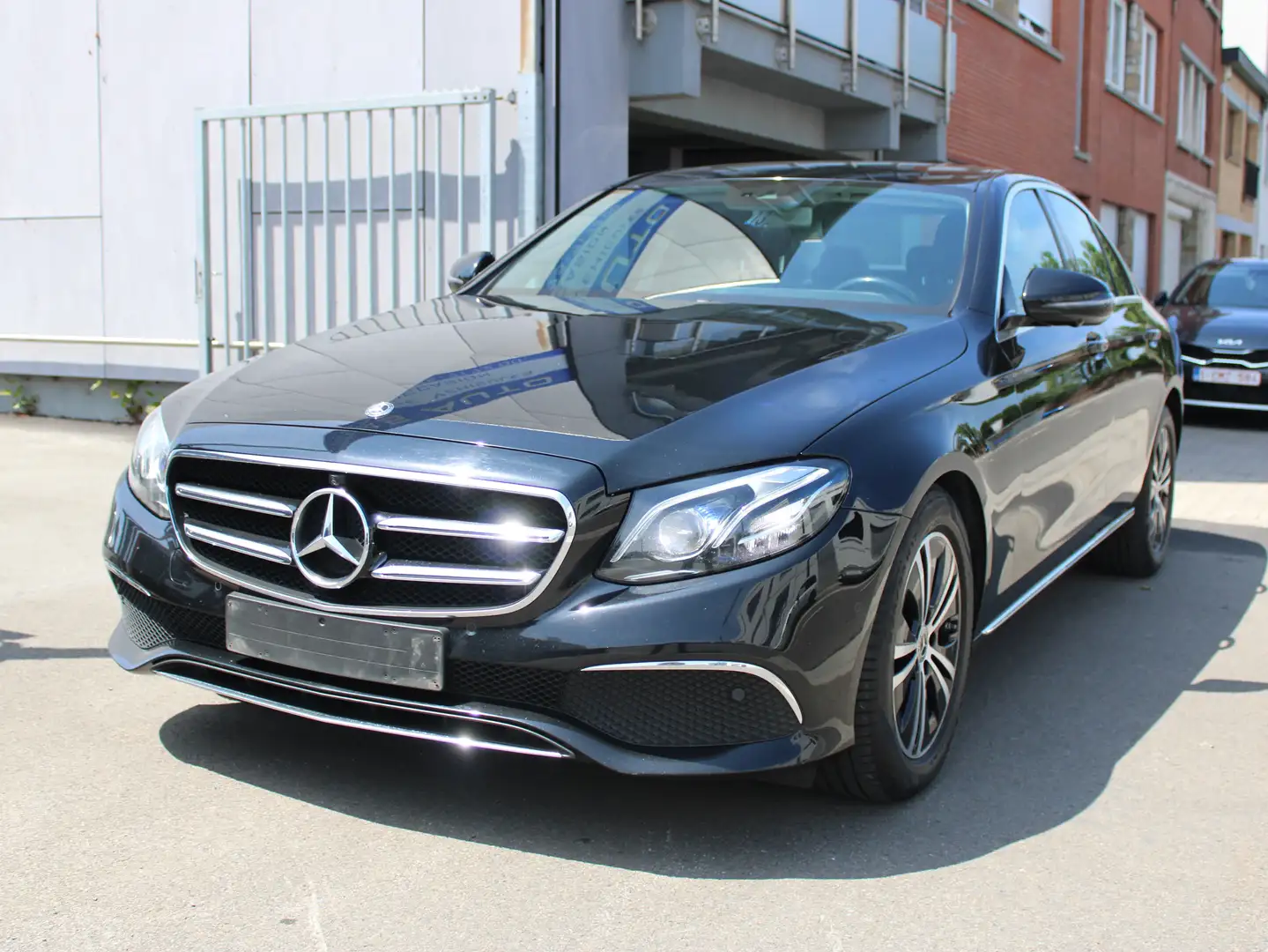 Mercedes-Benz E 200 d+ BOÎTE AUTO+CUIR+CAMERA // EURO 6d // Zwart - 1