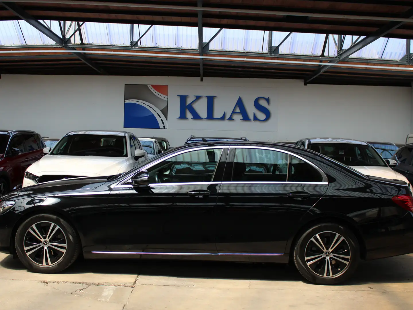 Mercedes-Benz E 200 d+ BOÎTE AUTO+CUIR+CAMERA // EURO 6d // Zwart - 2