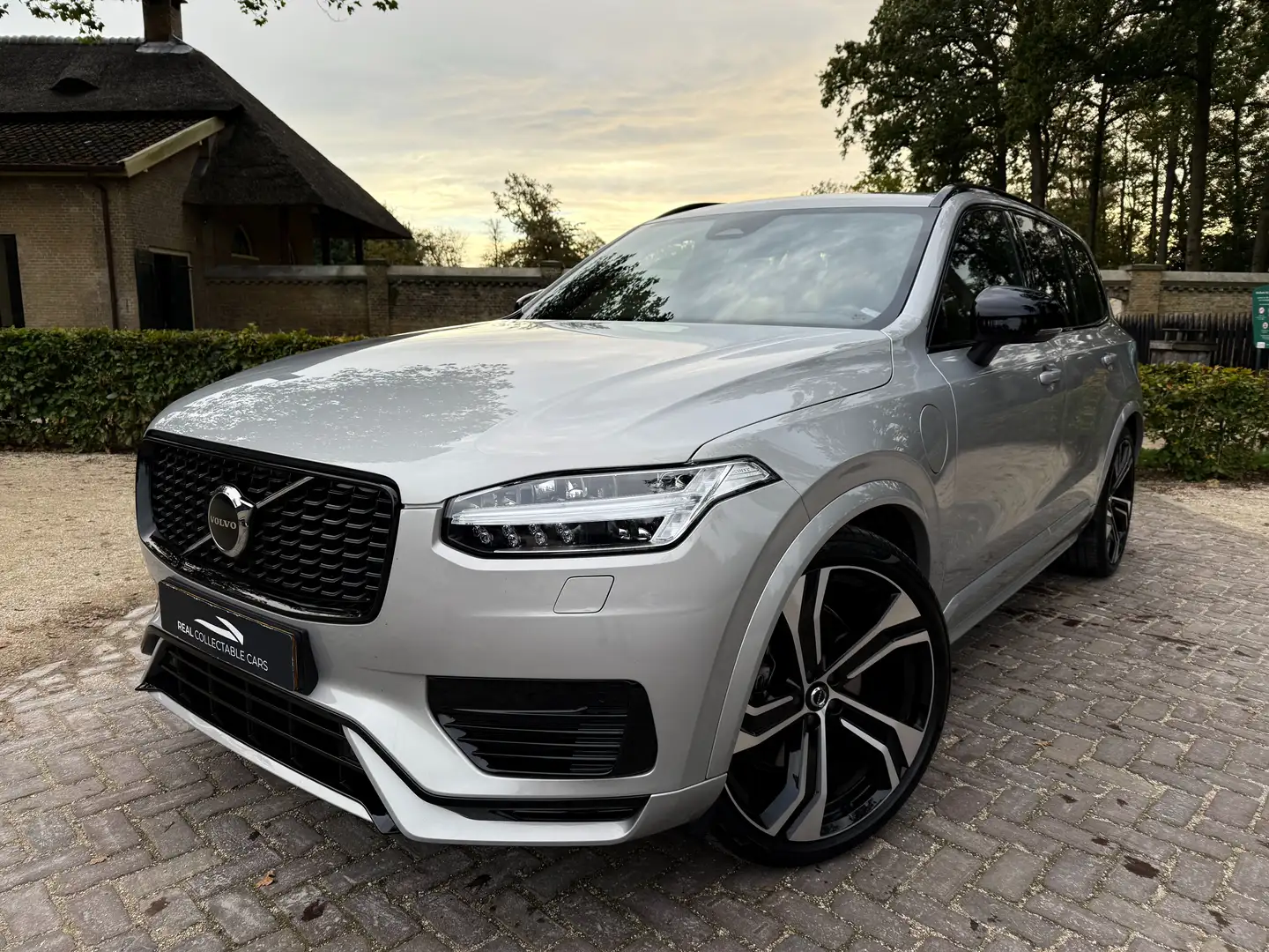 Volvo XC90 2.0 T8 AWD + Dark | Hybrid | Pano | Full LED | 22" Grijs - 1