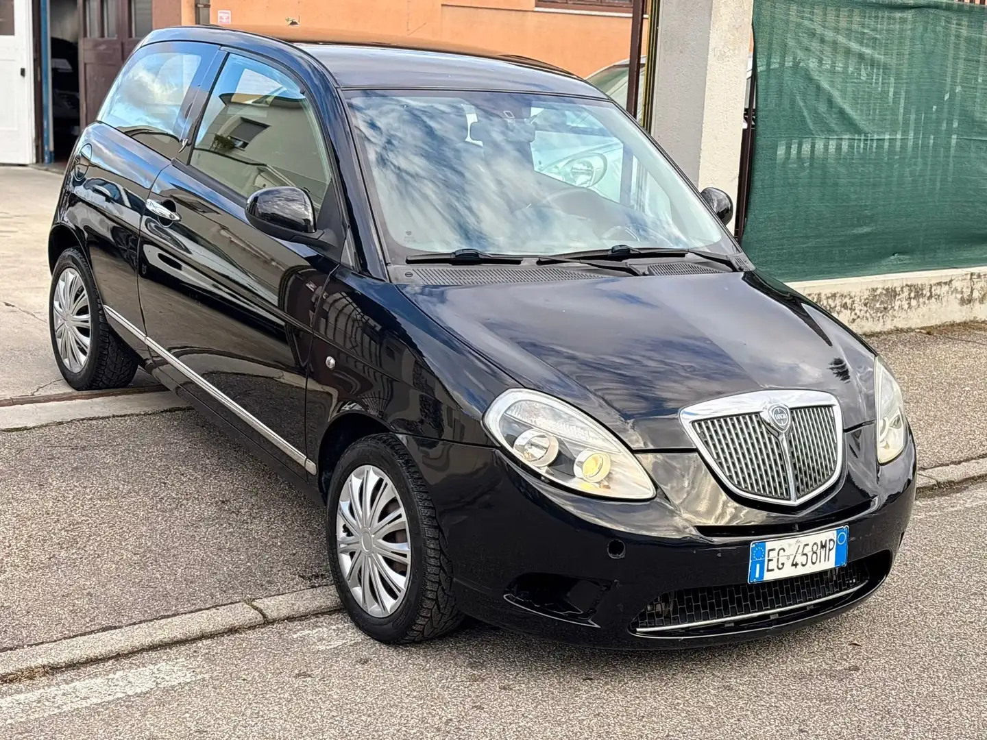 Lancia Ypsilon 1.2 BENZINA*EURO5*NEOPATENTATI* Nero - 1