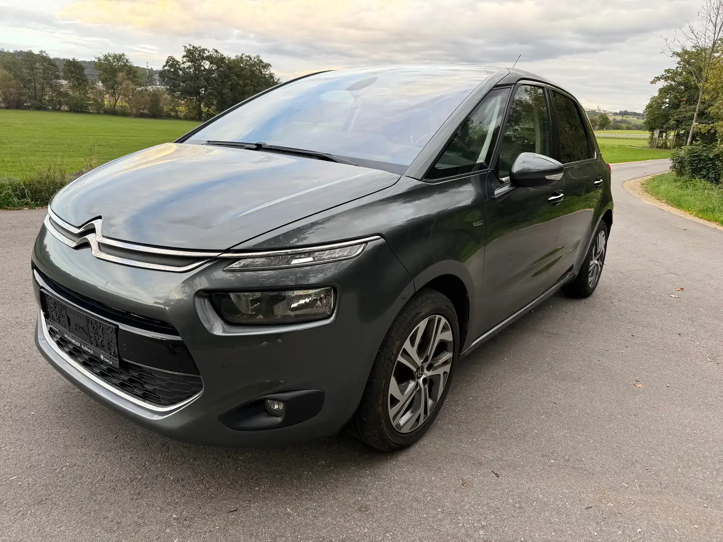 Citroen C4 Picasso Grau - 1
