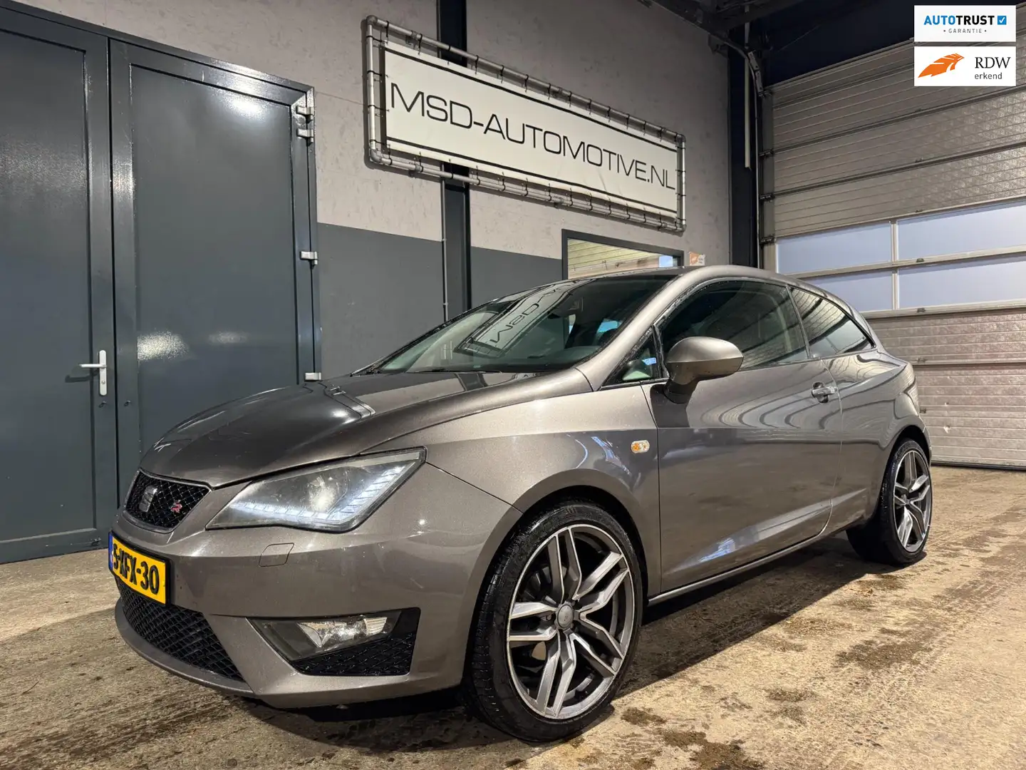SEAT Ibiza SC 1.2 TSI FR Dynamic|LED|Airco|NAP|Sport Grau - 1