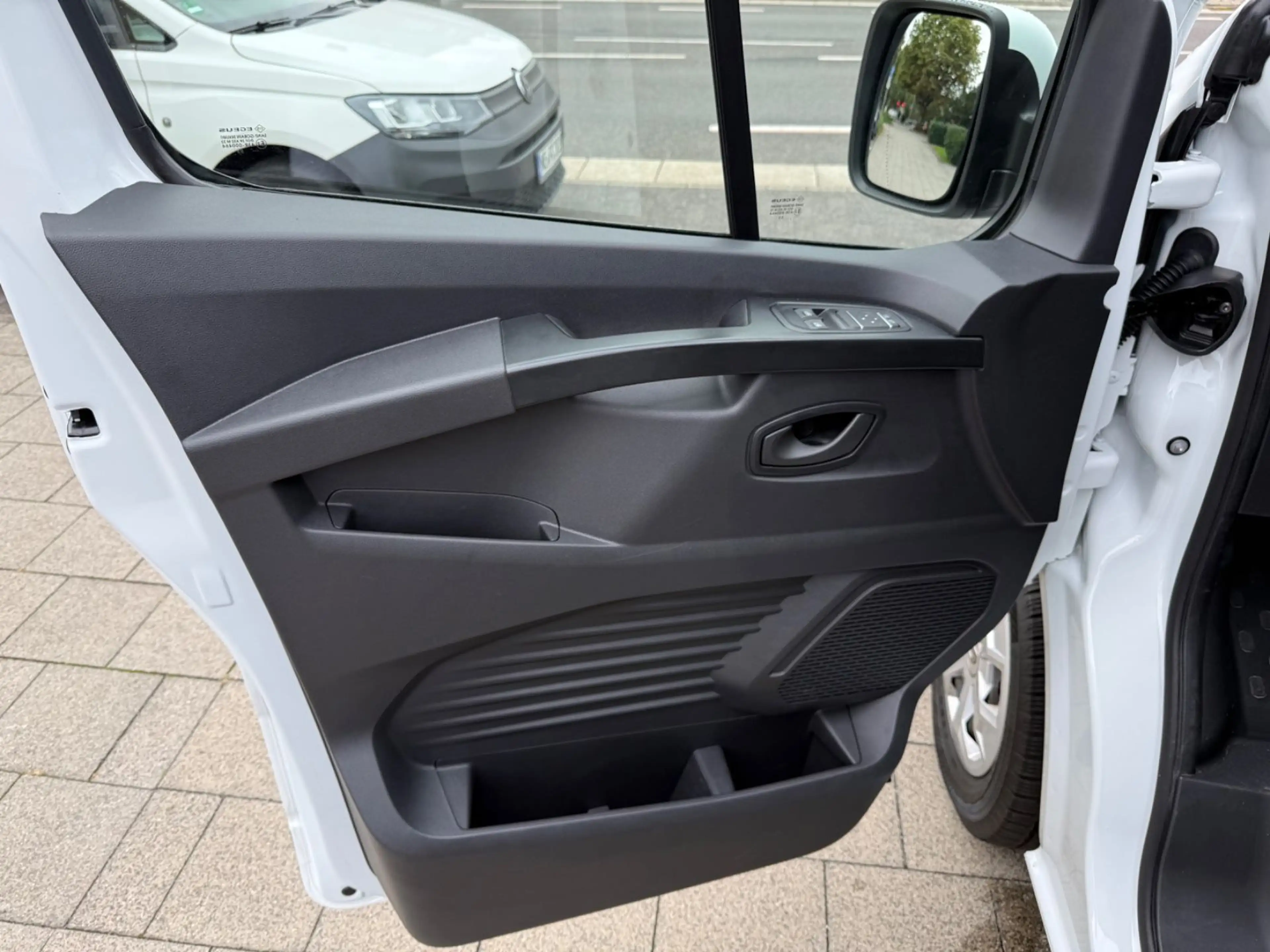 Renault Trafic Blue dCi 130 *Navi*AHK*LED*Klima*Tempomat — photo 8