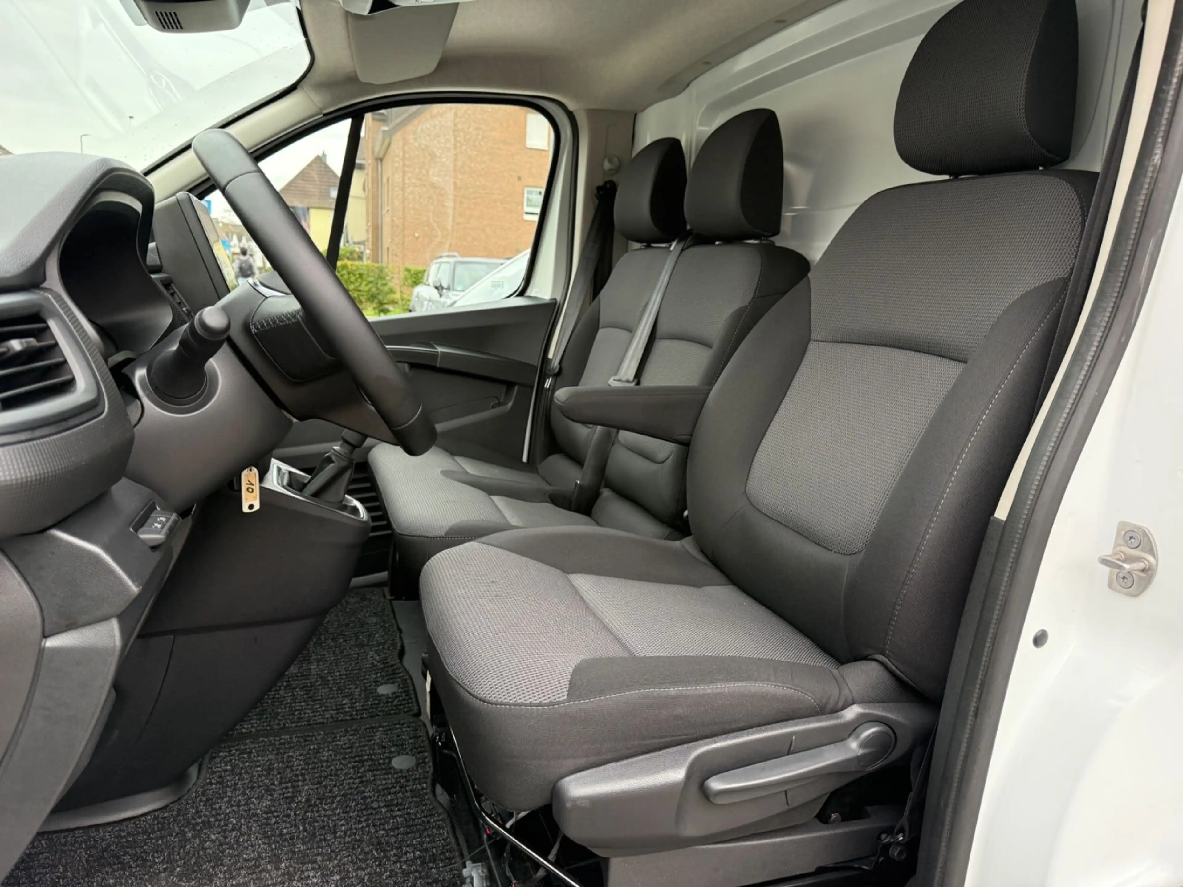 Renault Trafic Blue dCi 130 *Navi*AHK*LED*Klima*Tempomat — photo 11