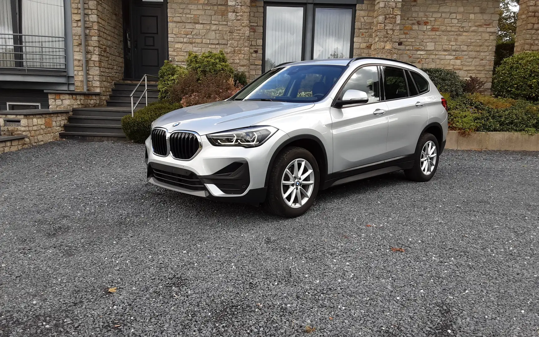 BMW X1 SDrive16D Argent - 1