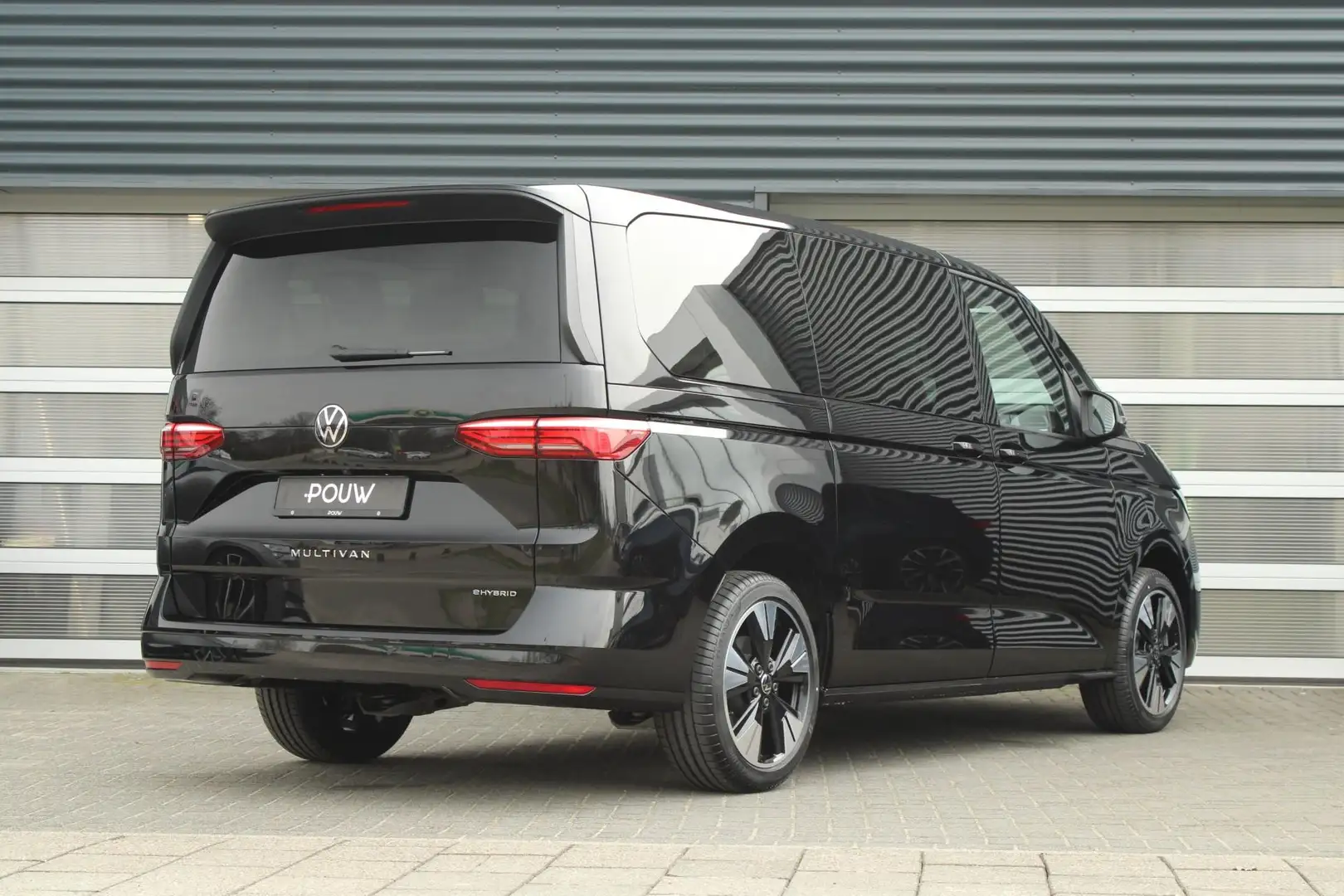 Volkswagen T7 Multivan 1.4 eHybrid 218pk L2H1 Bulli Edition | Stuur-\Stoe Noir - 2