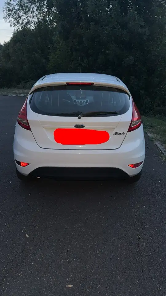 Ford Fiesta 5 portes — photo 2