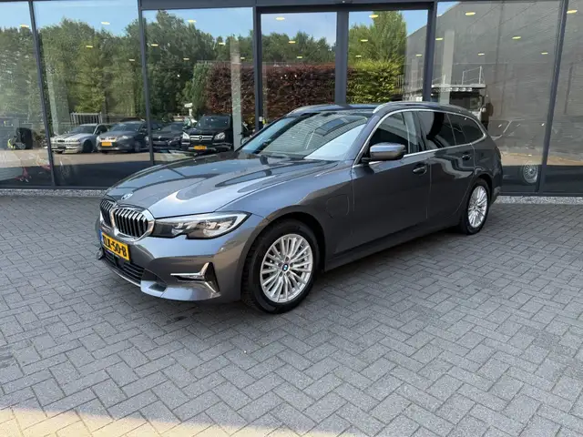 BMW 330e Edition,LED,Camera,Leer,Stoelverw,NaviPro,Ada