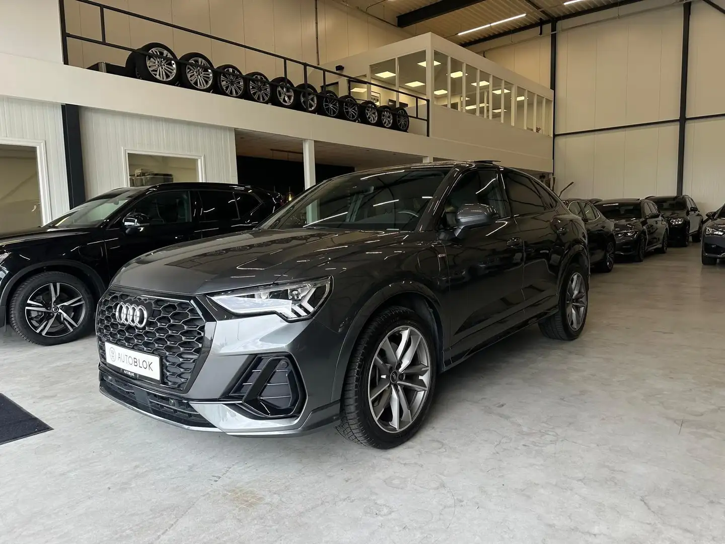 Audi Q3 Sportback 45 TFSI e S-line | Pano | Leder | ACC | Grijs - 1