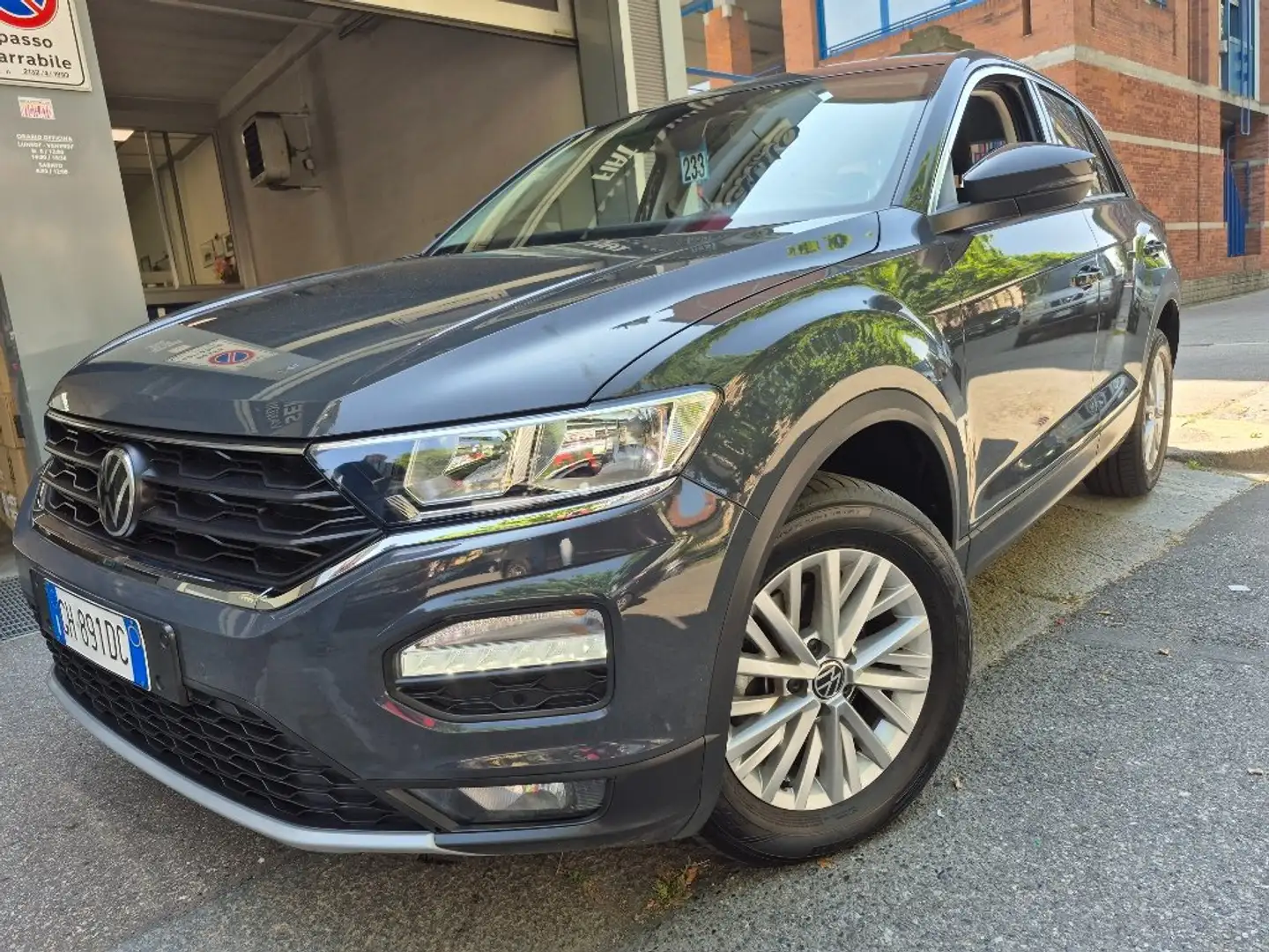 Volkswagen T-Roc T-Roc 1.0 tsi Style 110cv, PARI AL NUOVO!!! Grigio - 1