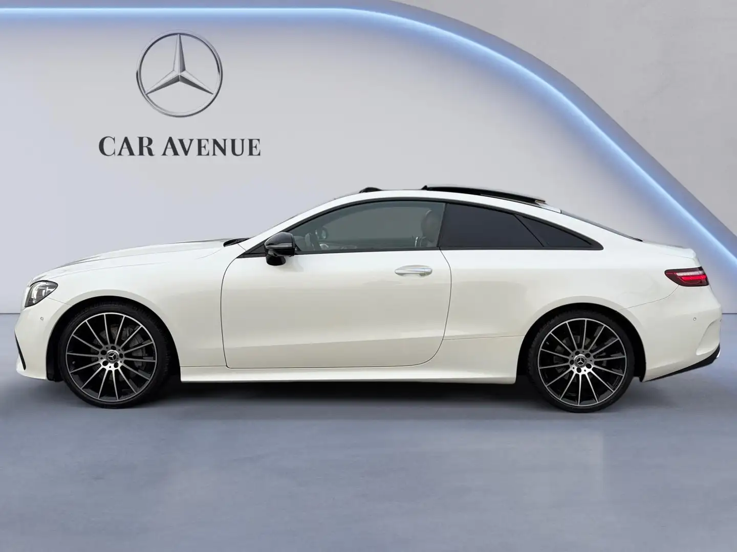 Mercedes-Benz E 200 Coupé AMG Line Blanc - 2
