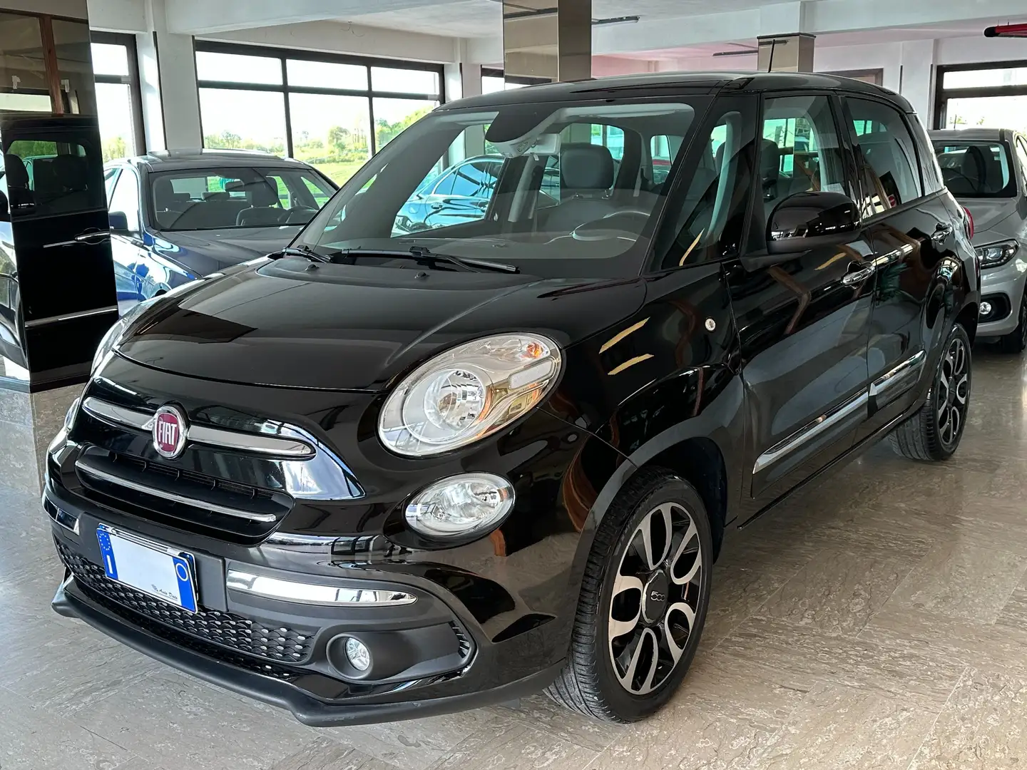 Fiat 500L New 1.3 M.JET 95 cv. LOUNGE (Nav.) Nero - 2