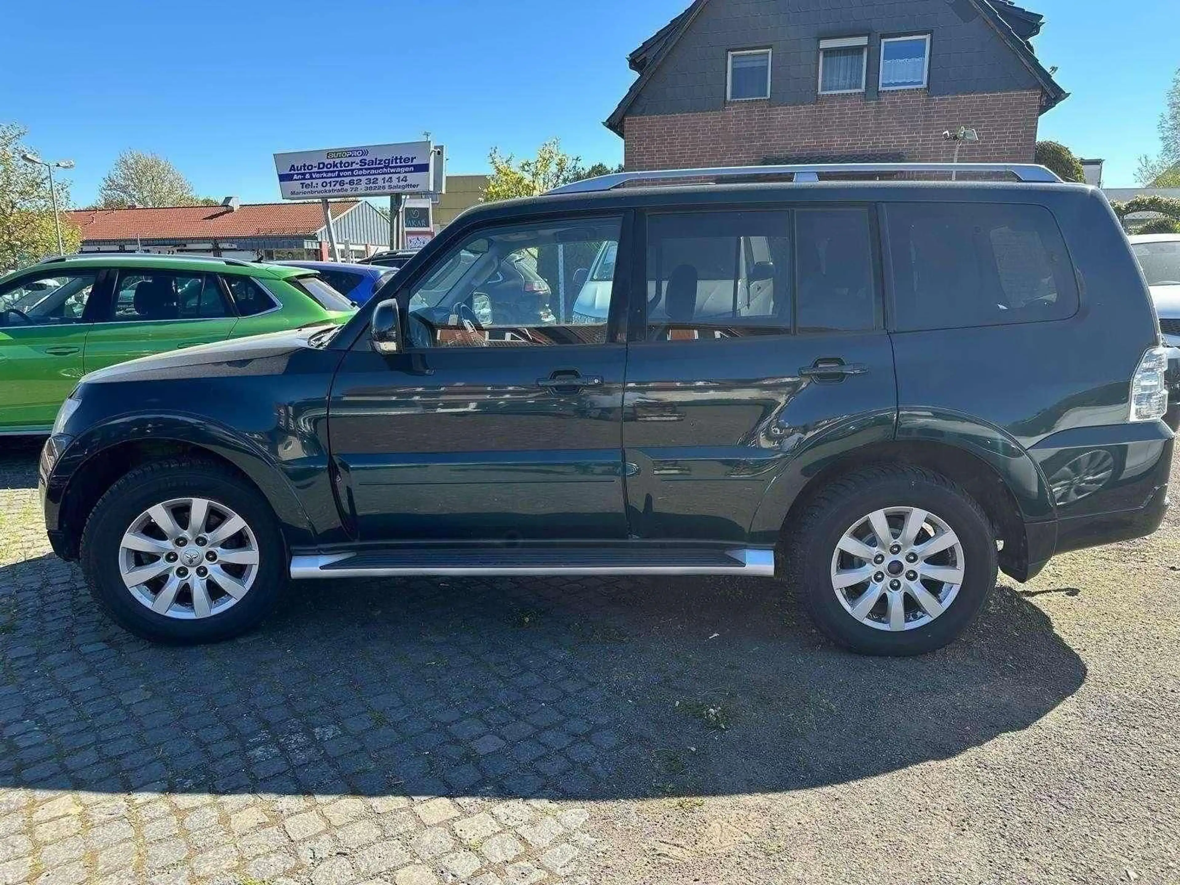 Mitsubishi Pajero 3.2 DI-D Automatik*4X4*XENON*LEDER*NAVI*AHK*PANORAMA* — photo 6