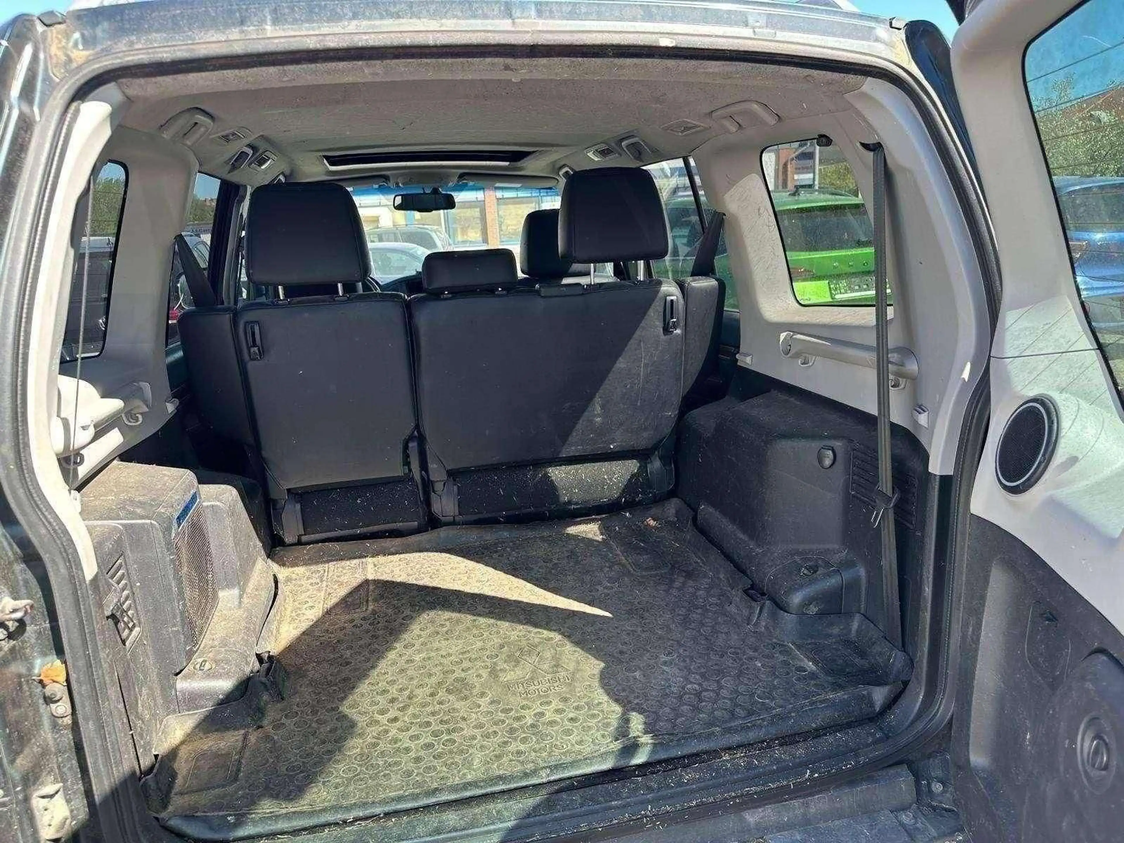 Mitsubishi Pajero 3.2 DI-D Automatik*4X4*XENON*LEDER*NAVI*AHK*PANORAMA* — photo 12