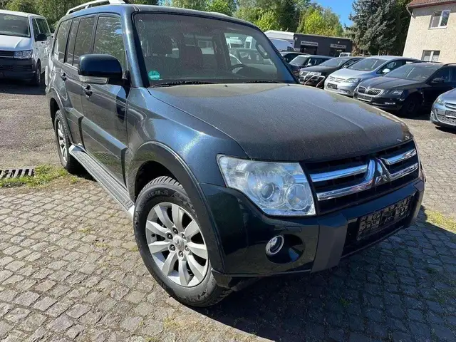 Mitsubishi Pajero 3.2 DI-D Automatik*4X4*XENON*LEDER*NAVI*A