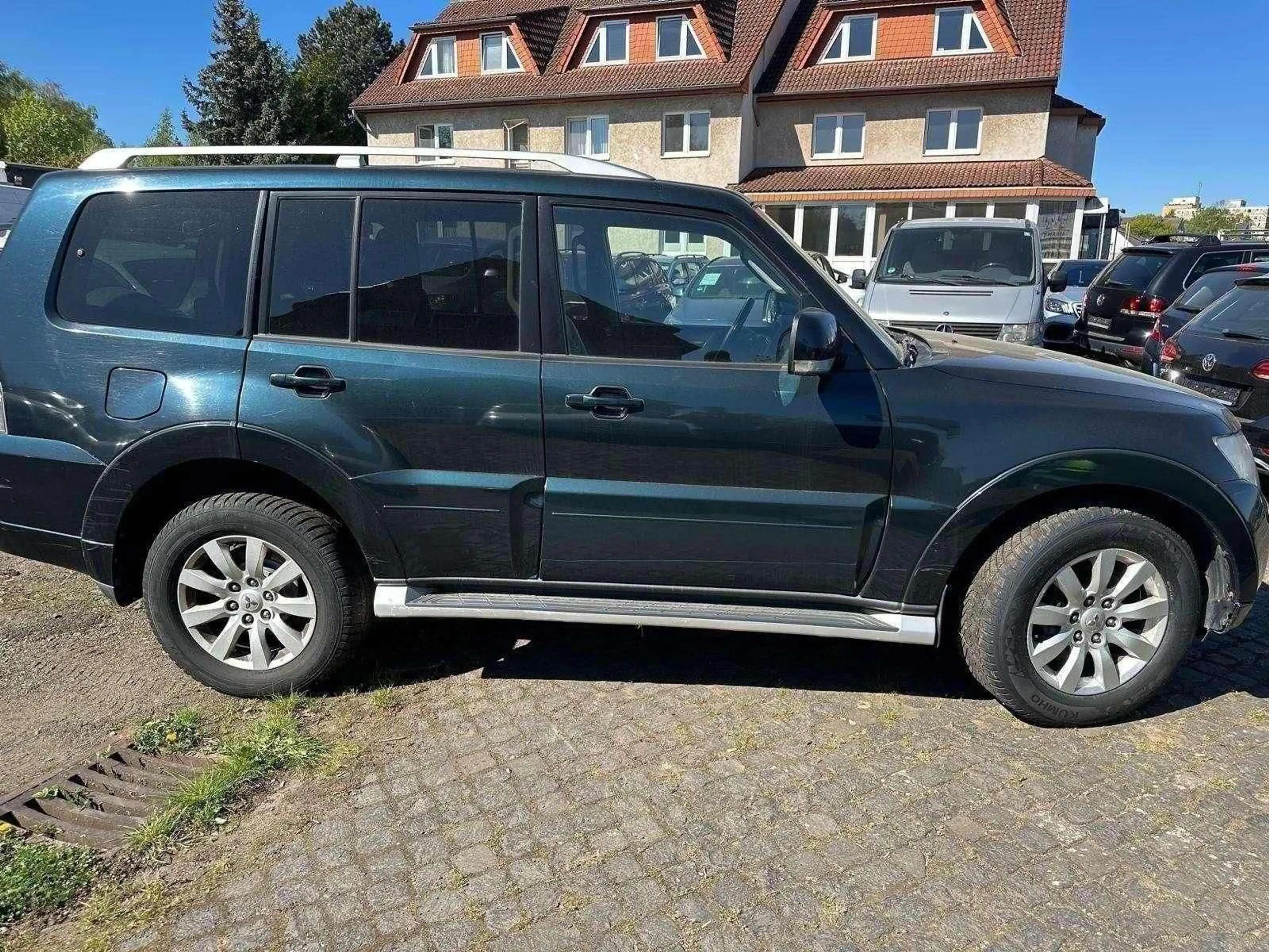 Mitsubishi Pajero 3.2 DI-D Automatik*4X4*XENON*LEDER*NAVI*AHK*PANORAMA* — photo 2