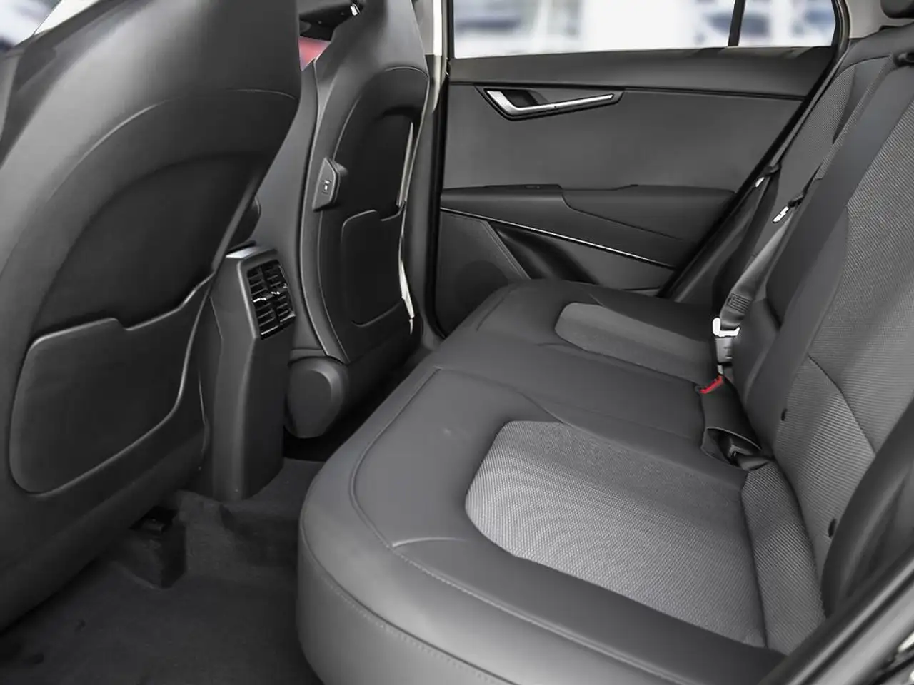 Kia Niro снимка Kia Niro