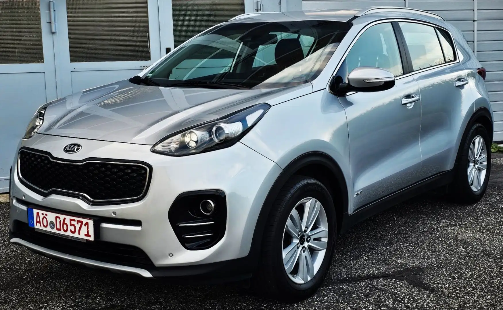 Kia Sportage Vision 4WD LED AHK RFK FSA SHZ /TÜV NEU Silber - 1