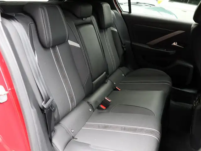 Opel Astra view 5