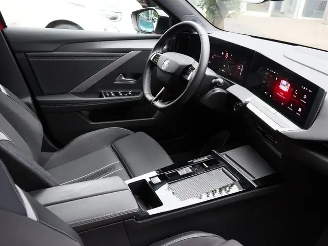 Opel Astra view 4