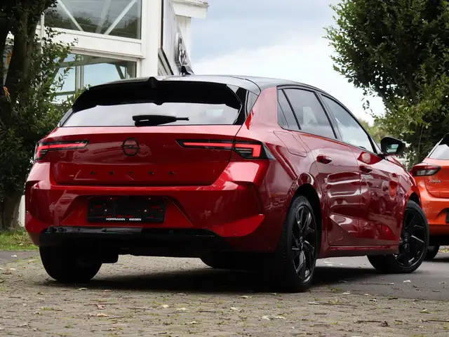 Opel Astra view 3