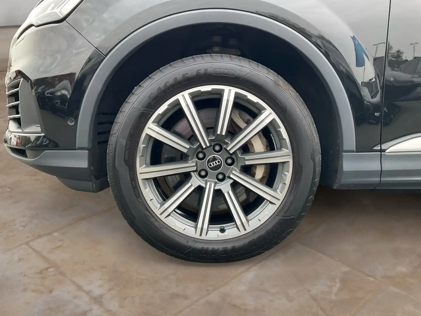 Audi Q7 55 TFSI e quattro S Line + GARANTIE Schwarz - 2