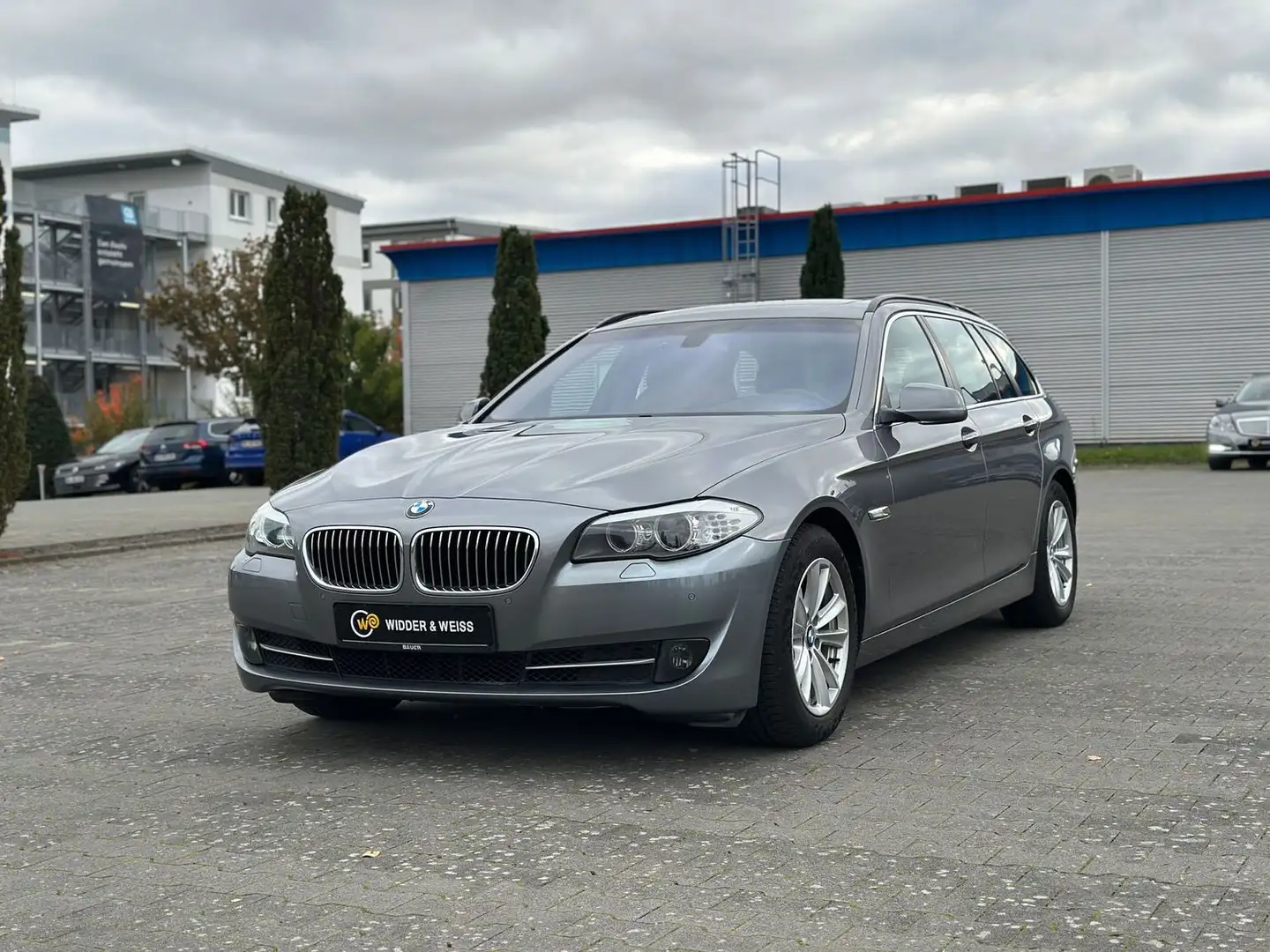 BMW 520 D AUTOMATIK/PANO/NAVI-PROF/SOFTCL/KEYLESS/S-HEFT Gris - 1