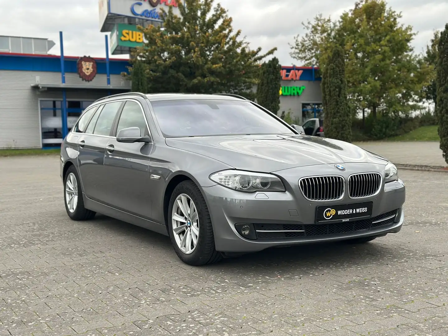 BMW 520 D AUTOMATIK/PANO/NAVI-PROF/SOFTCL/KEYLESS/S-HEFT Gris - 2