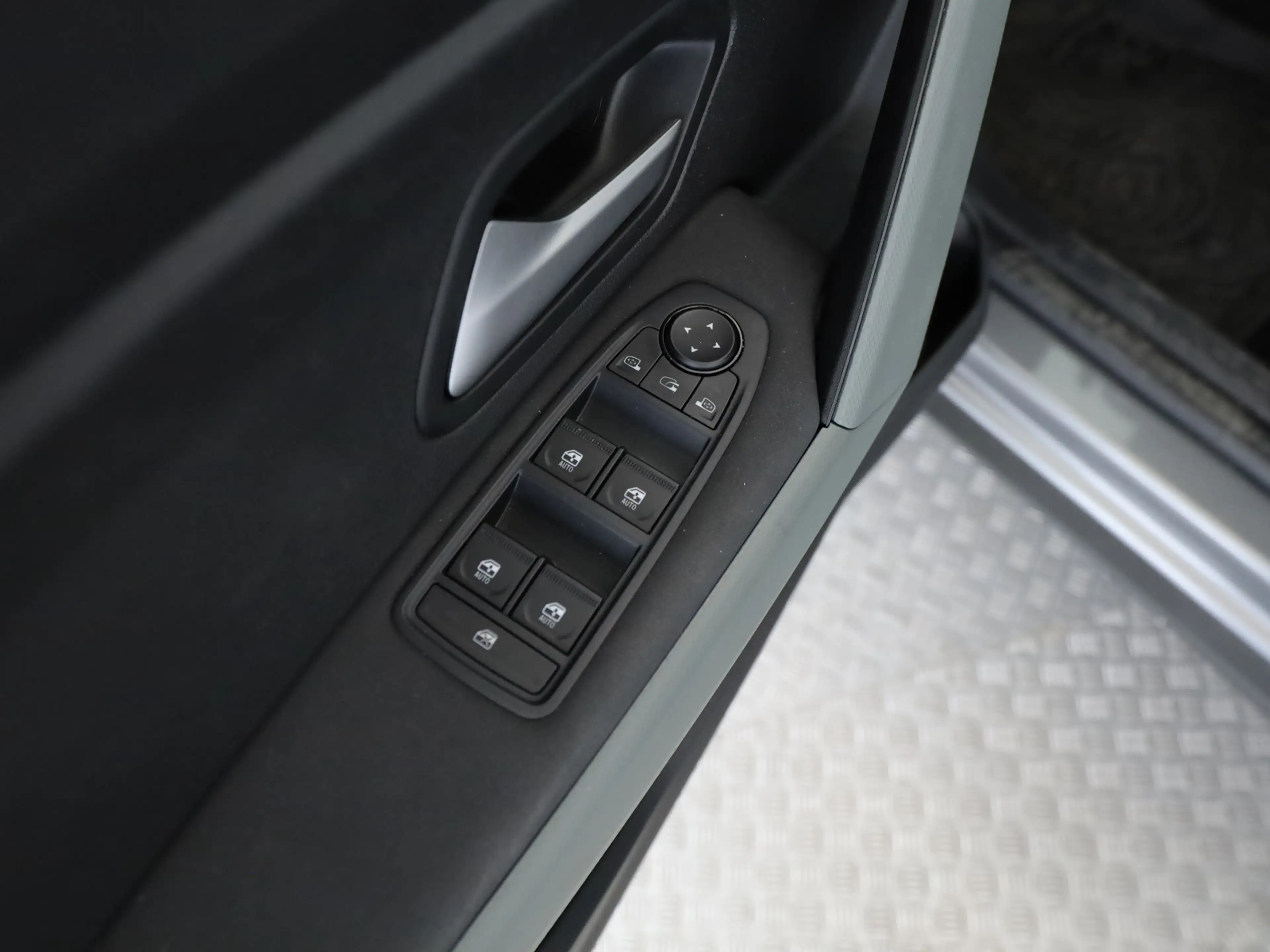Dacia Bigster 1.8 E-TECH Hybrid 155 Extreme — photo 28