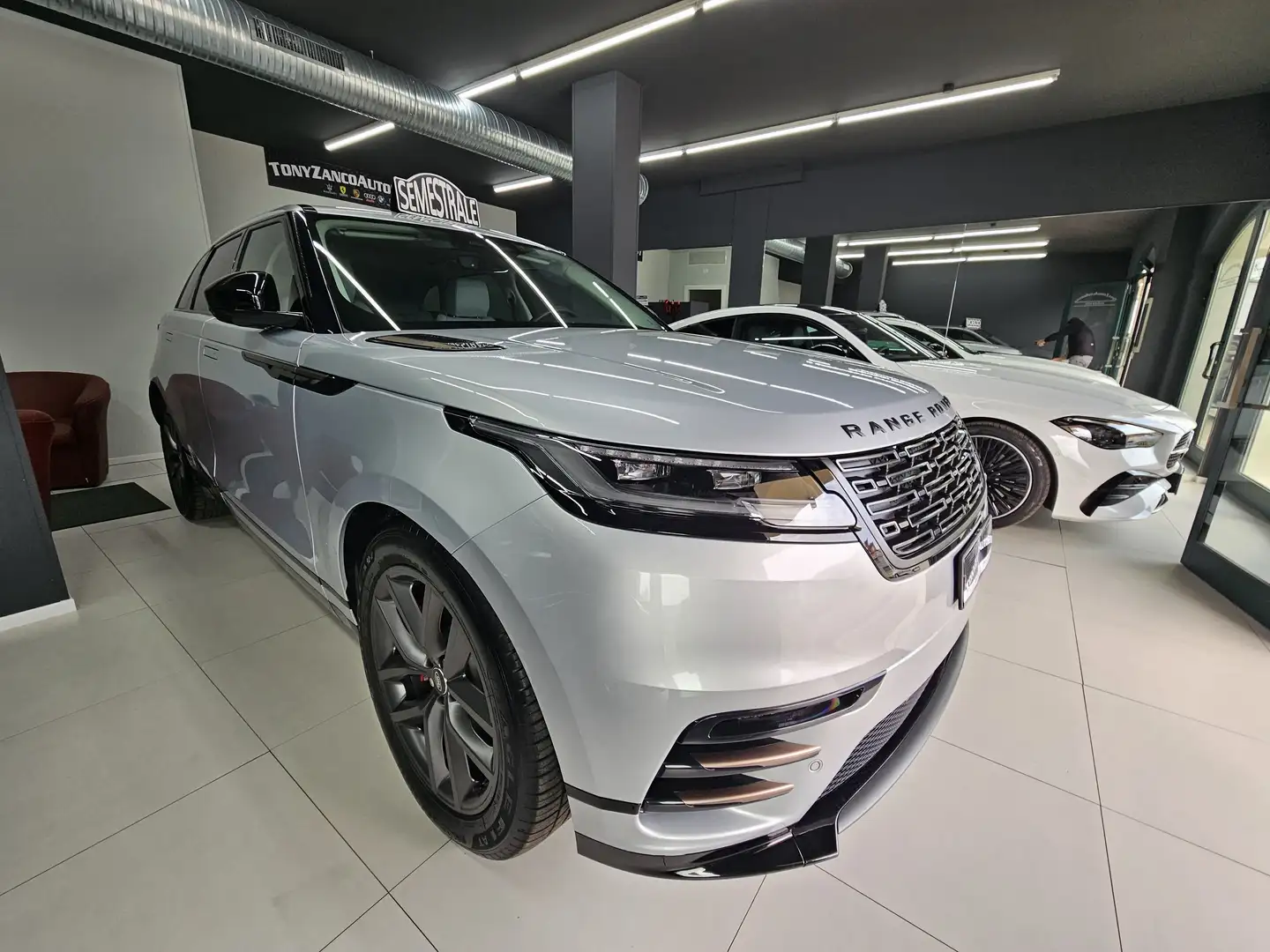 Land Rover Range Rover Velar Range Rover Velar 2024 2.0d R-Dynamic SE 4wd 204cv Argento - 1