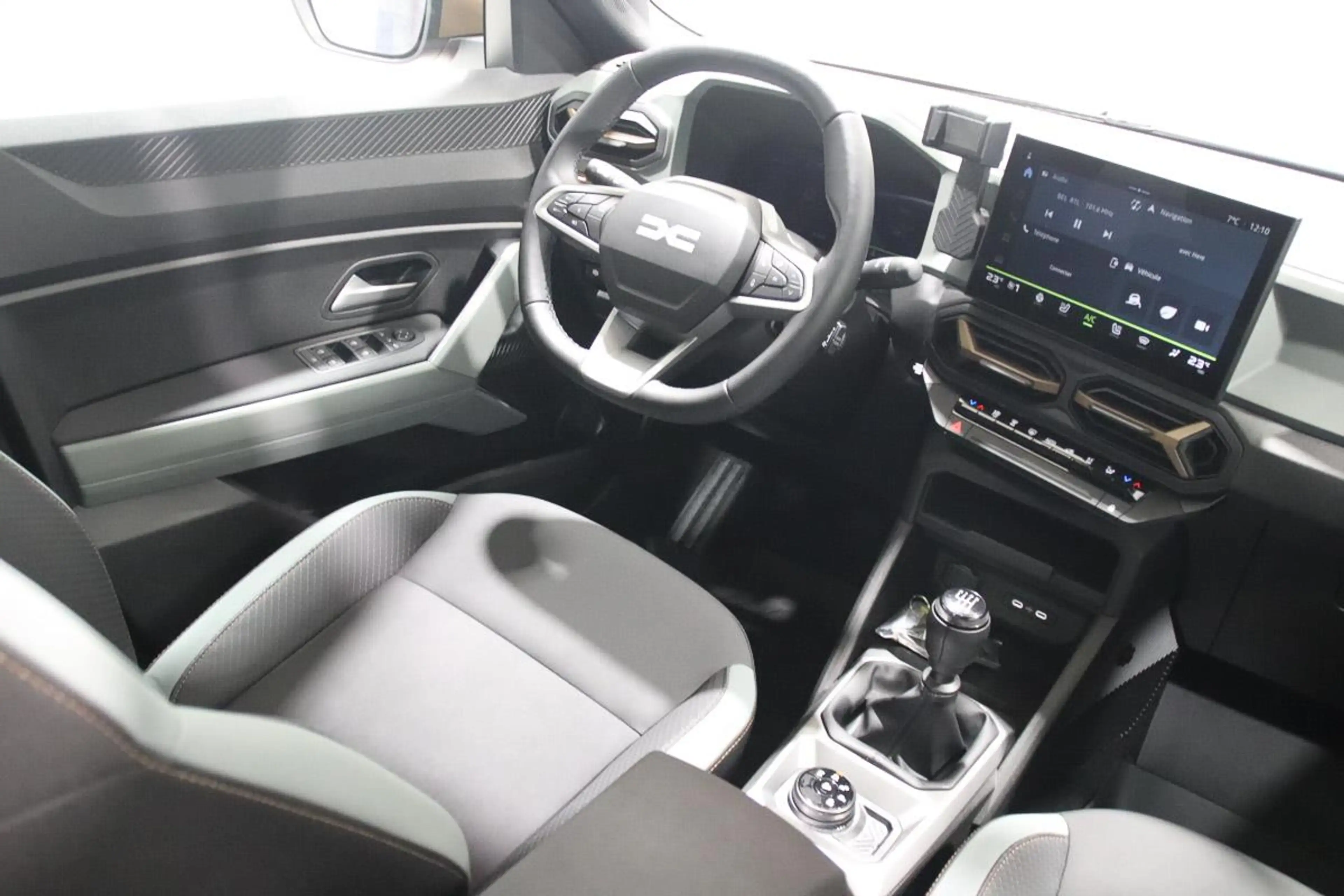 Dacia Bigster 1.2 TCE 130 4X4 EXTREME TOIT PANO LED CARPLAY — photo 12