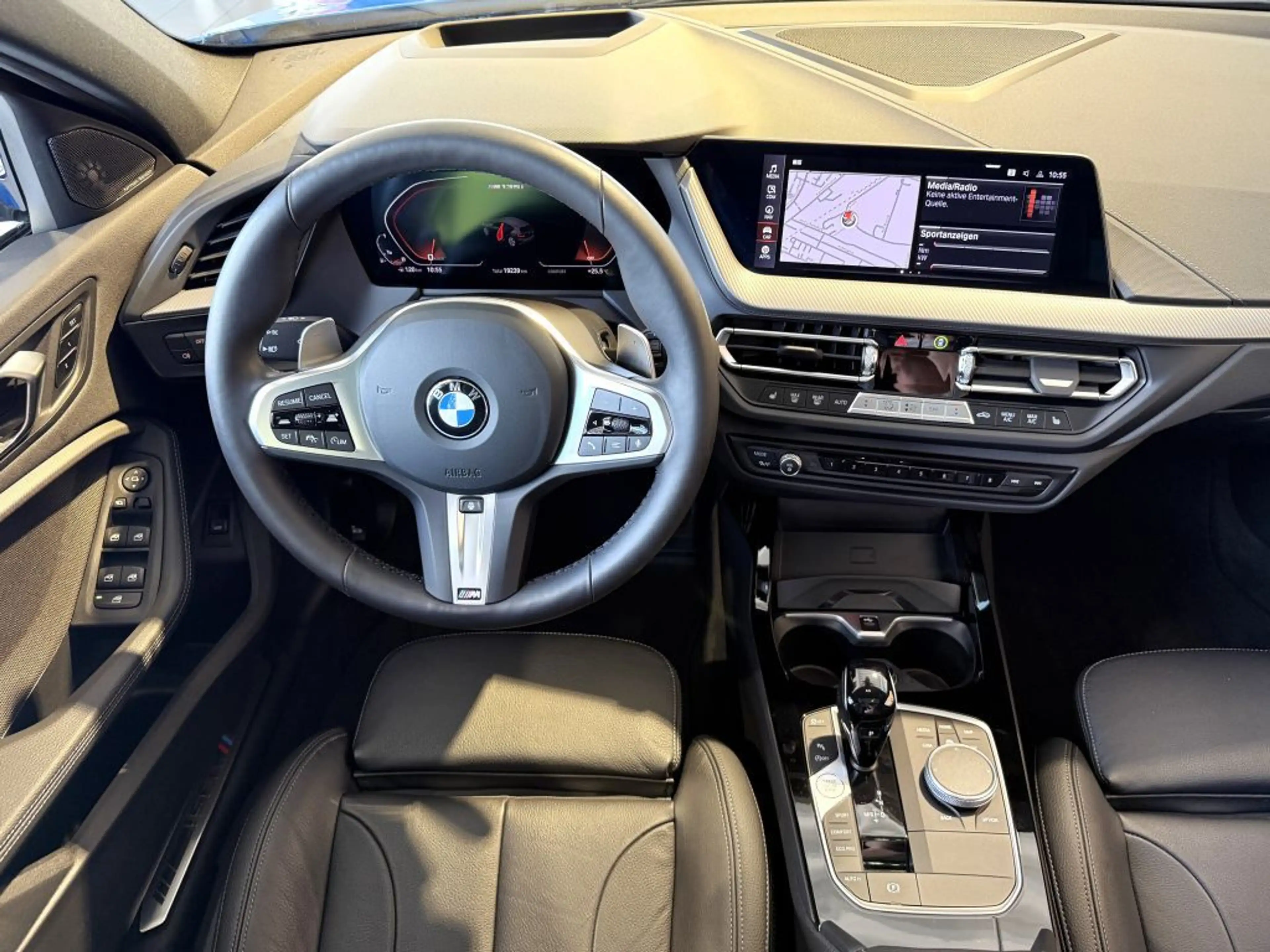 BMW 135 i xDr. PANO+ACC+KOMF+HUD+KAM+HARM+AL+LEDer+ — photo 4
