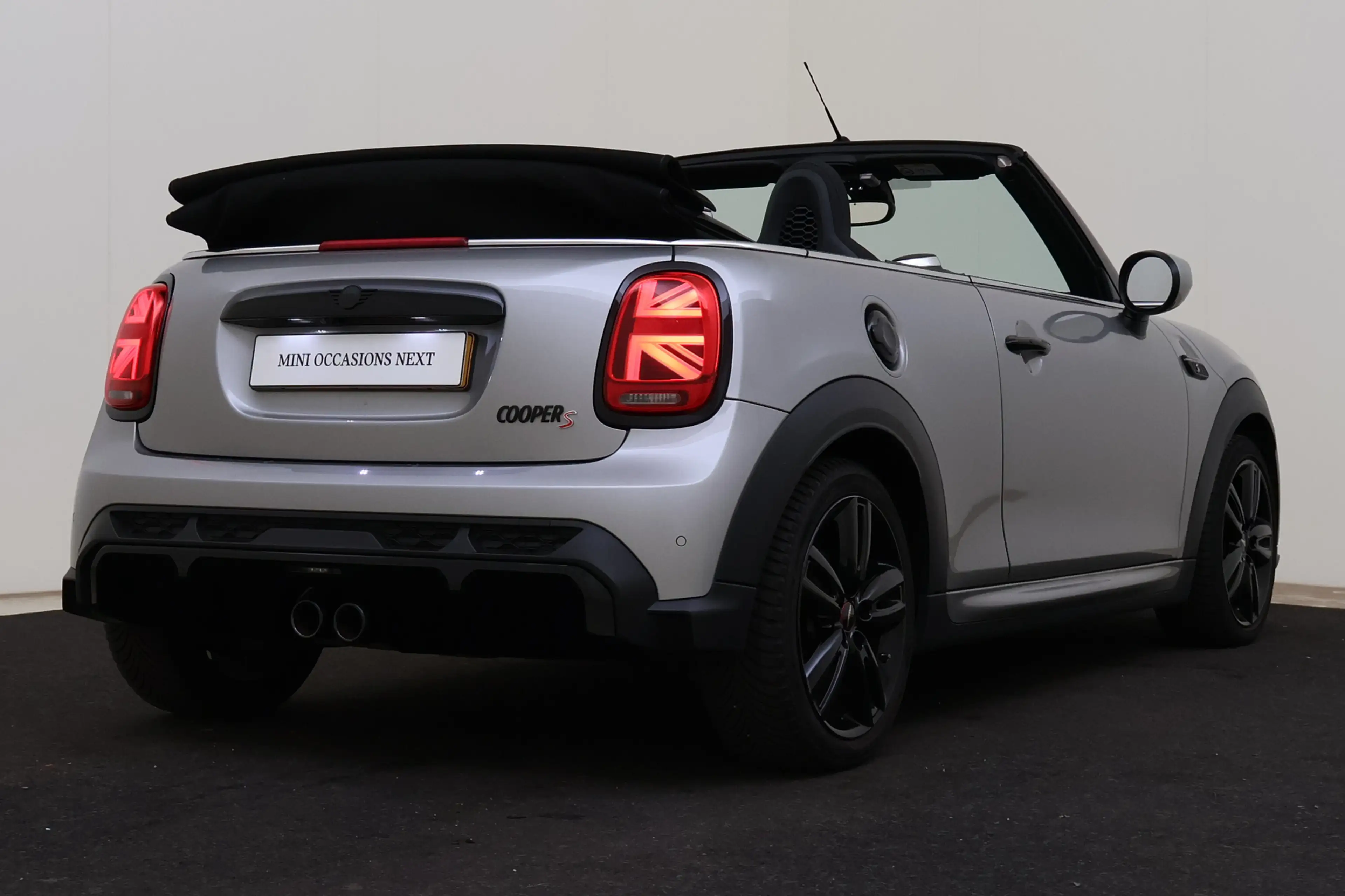MINI John Cooper Works Cabrio S JCW Automaat / JCW Sportstoelen / Comfort Access — photo 2