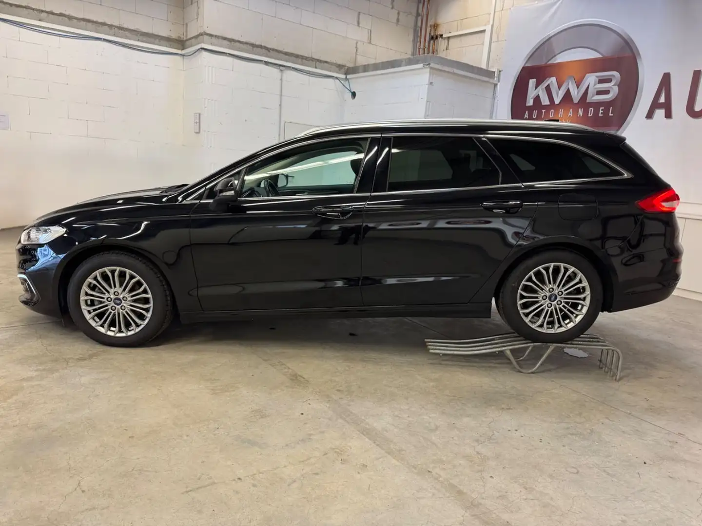 Ford Mondeo Turnier Hybrid Titanium Schwarz - 2