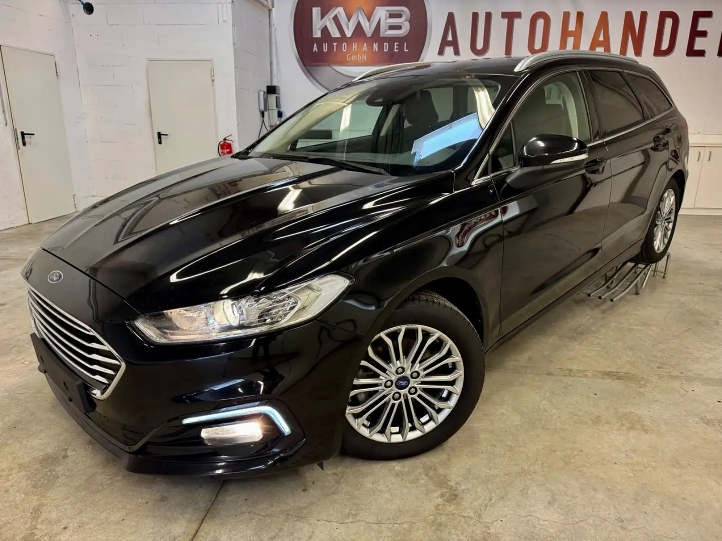 Ford Mondeo Turnier Hybrid Titanium Schwarz - 1
