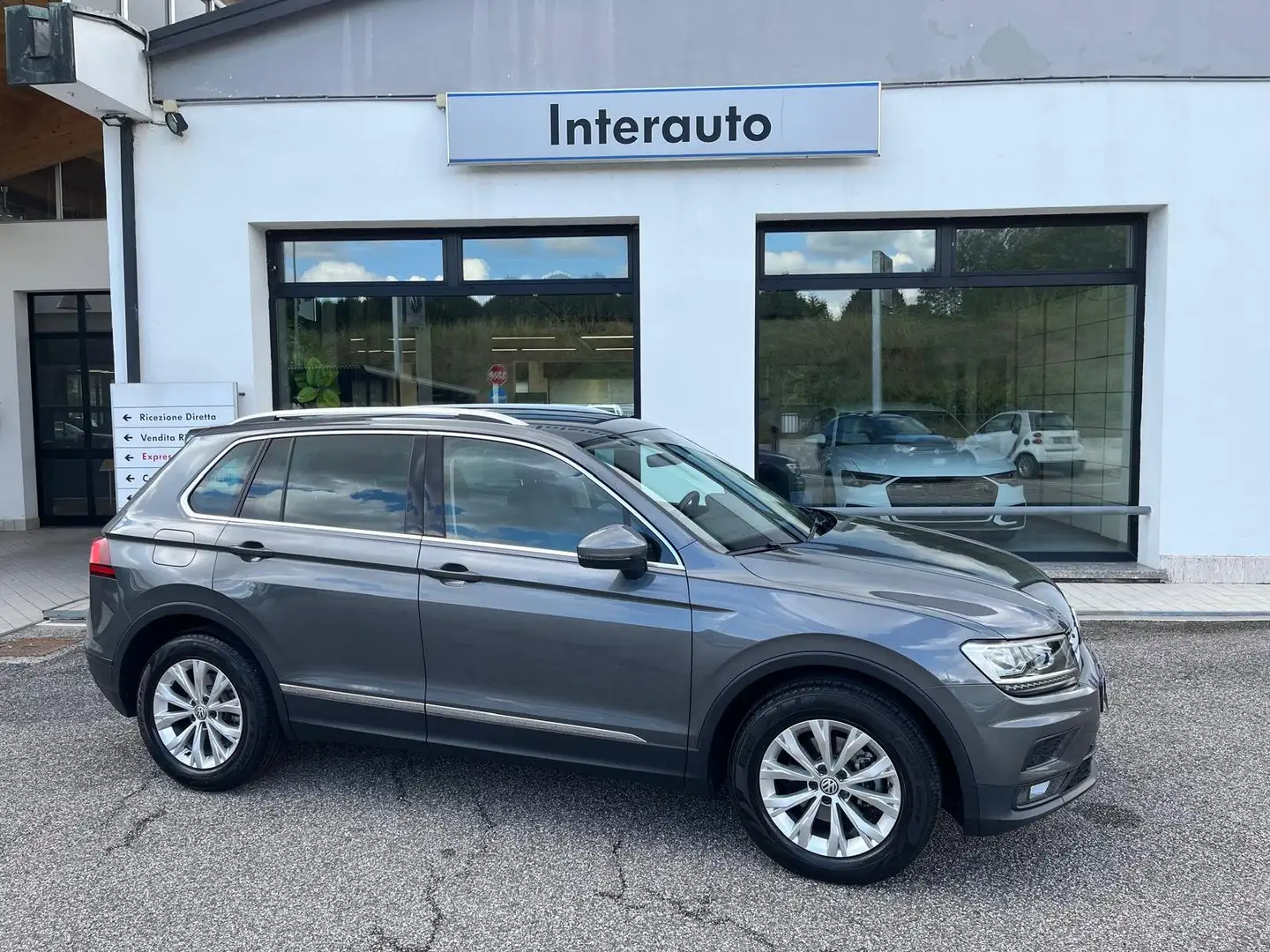 Volkswagen Tiguan Tiguan II 2016 2.0 tdi Business 150cv dsg Grigio - 1