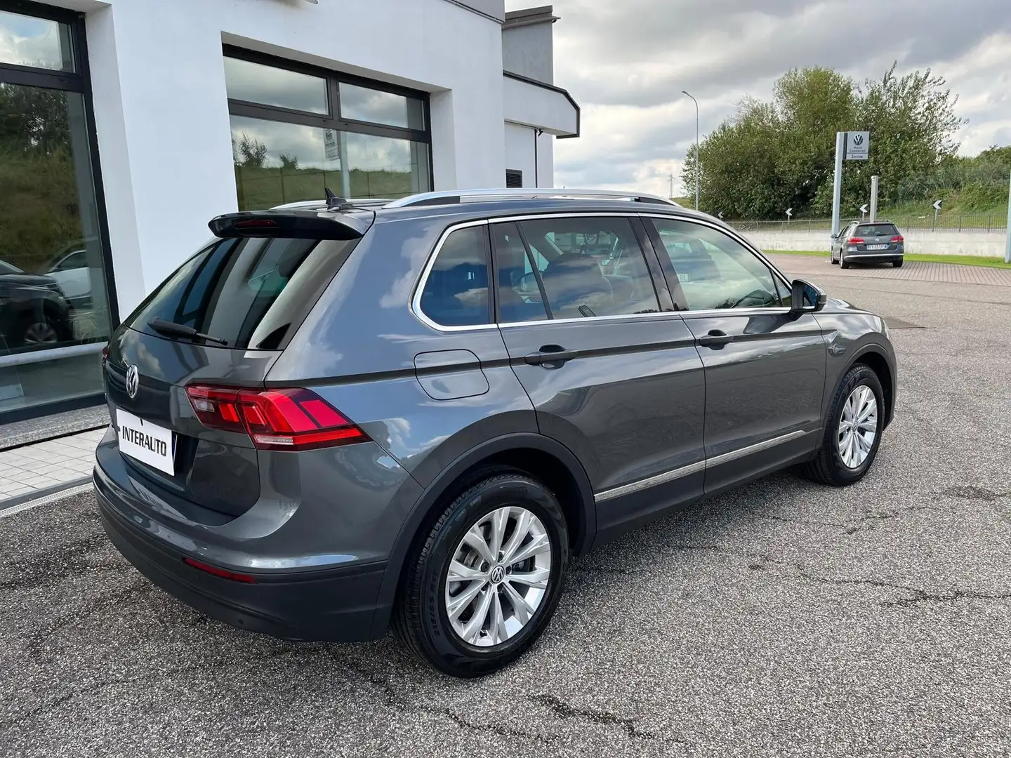 Volkswagen Tiguan Tiguan II 2016 2.0 tdi Business 150cv dsg Grigio - 2