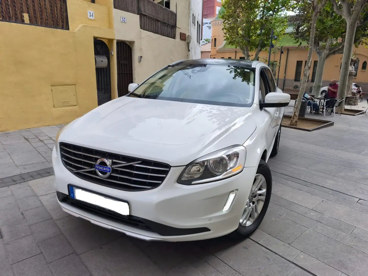 Volvo XC60 T5 Momentum Aut. 240 Blanc - 2